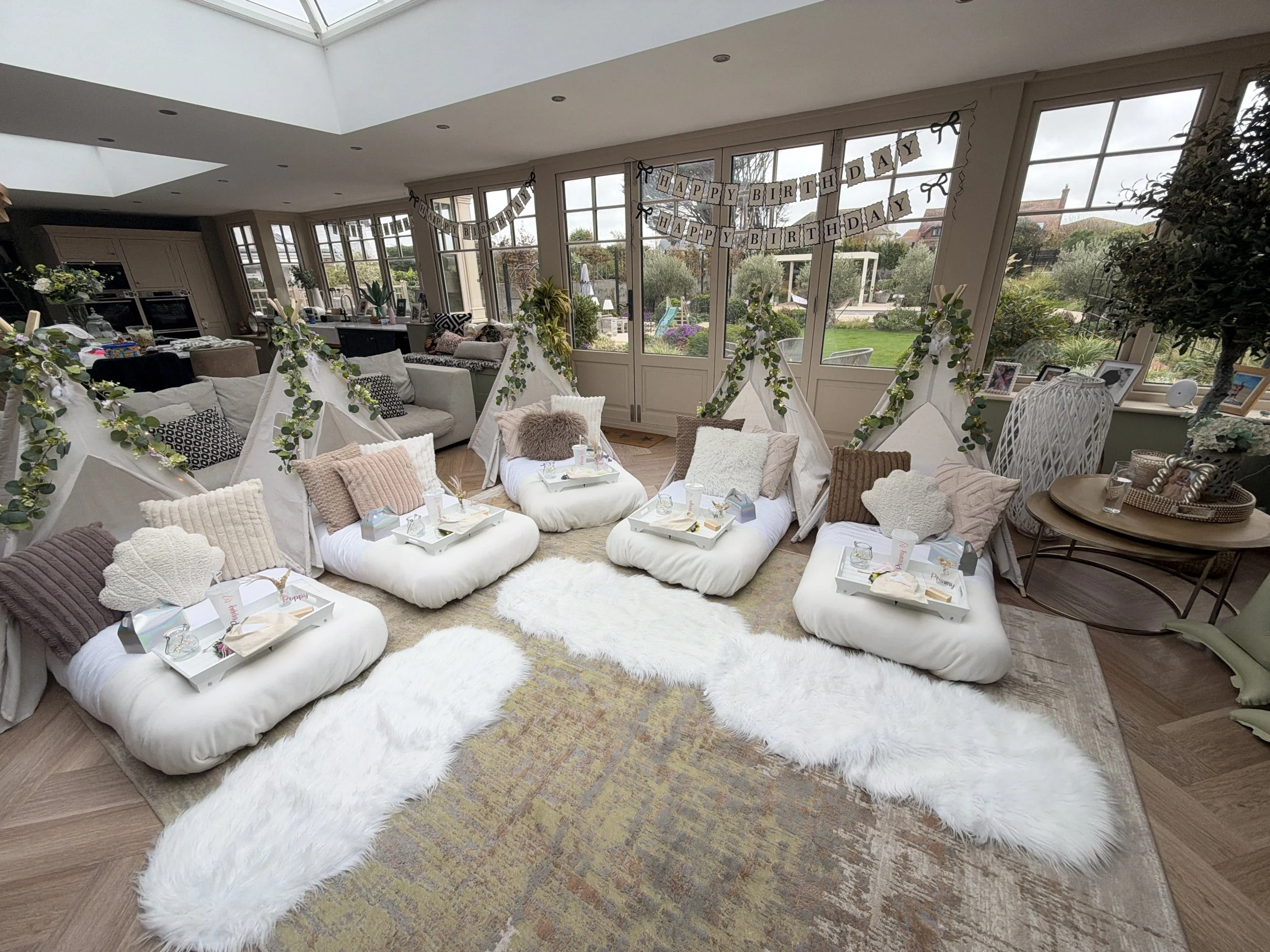 Five Boho Chic teepees styled in a home with seriously famous history, where artists including Robbie Williams, U2 and David Bowie have recorded. Cream teepees, trailing eucalyptus and soft neutral bedding turned it into the dreamiest sleepover, and 