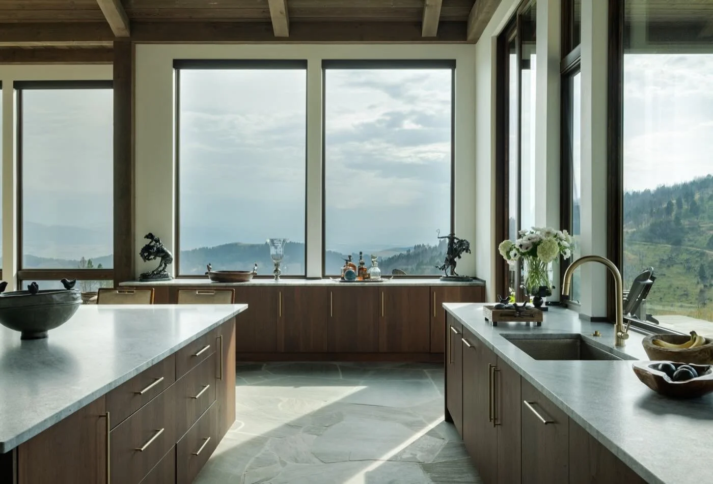 Views, views, and more views! I&rsquo;m not sure I could even cook in this kitchen with the distraction of the views - so good! 🤩🤩

This home has a pretty incredible story, thoughtfully rebuilt after being lost in the Bridger Foothills Fire. The te