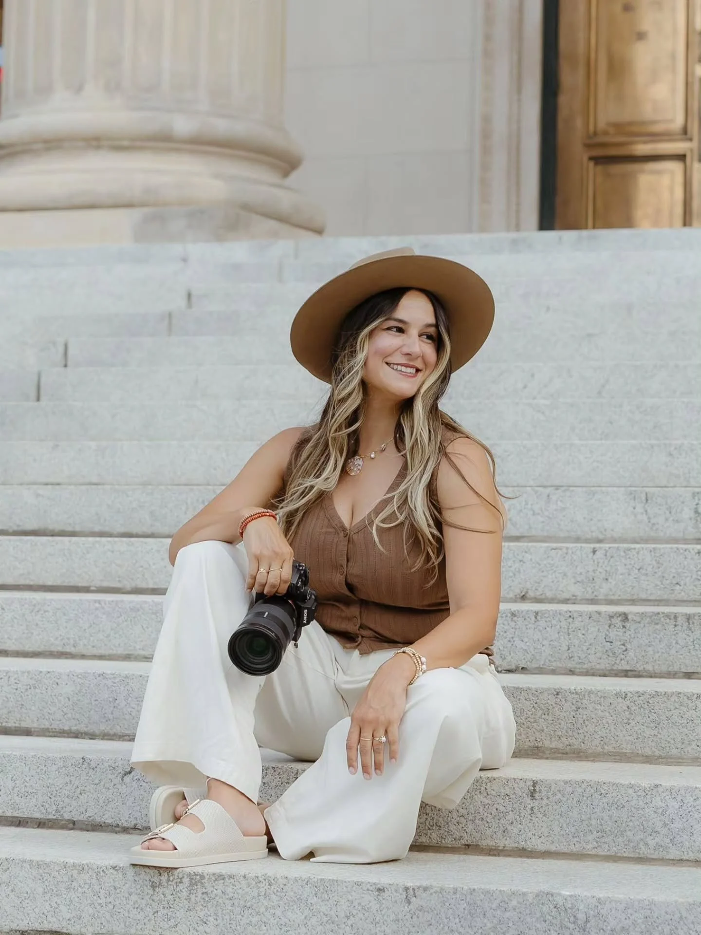 Hi friends! 🤍

I realized there are so many new faces here, so I wanted to take a moment to introduce myself!

I'm Chantelle, the heart behind Chantelle Jordan Photo. I have the privilege of capturing weddings, families, maternity, newborns, and all