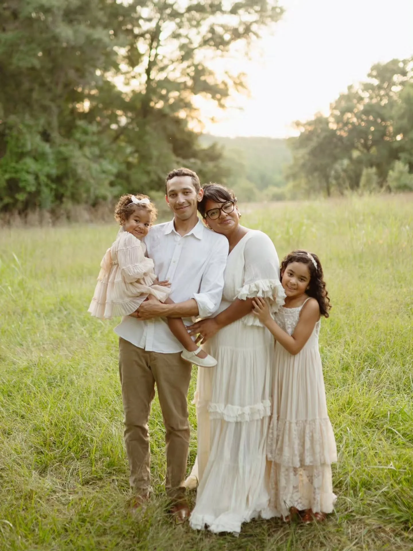 This beautiful fam that I finally got to photograph 😍 
Angelica is one of my go-to make up and hair stylist and we've known eachother for a while. It was a blessing to capture her family's love for eachother!

@angelica.lacyhmua 

#charlottefamilyph