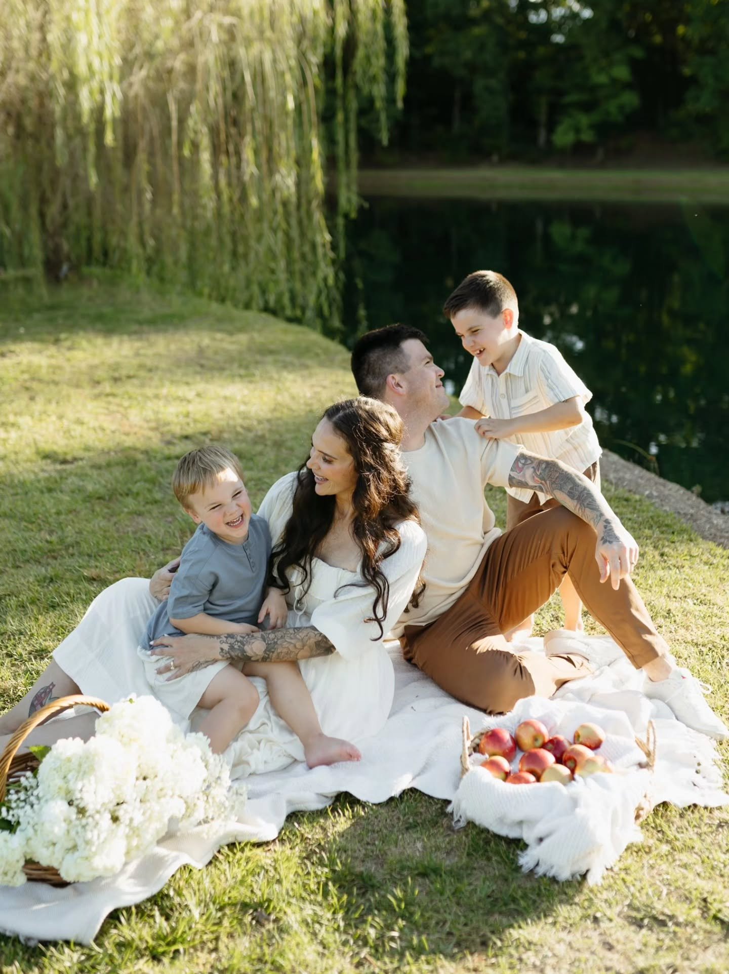 Part 1 ☝️of this fun and unique family session with the Butler family @splendorpond 
Wait until you see part 2... here's a hint 🛥

#charlottefamilyphotographer
#charlottematernityphotographer
#charlottenewbornphotographer
#charlottencphotographer
#c