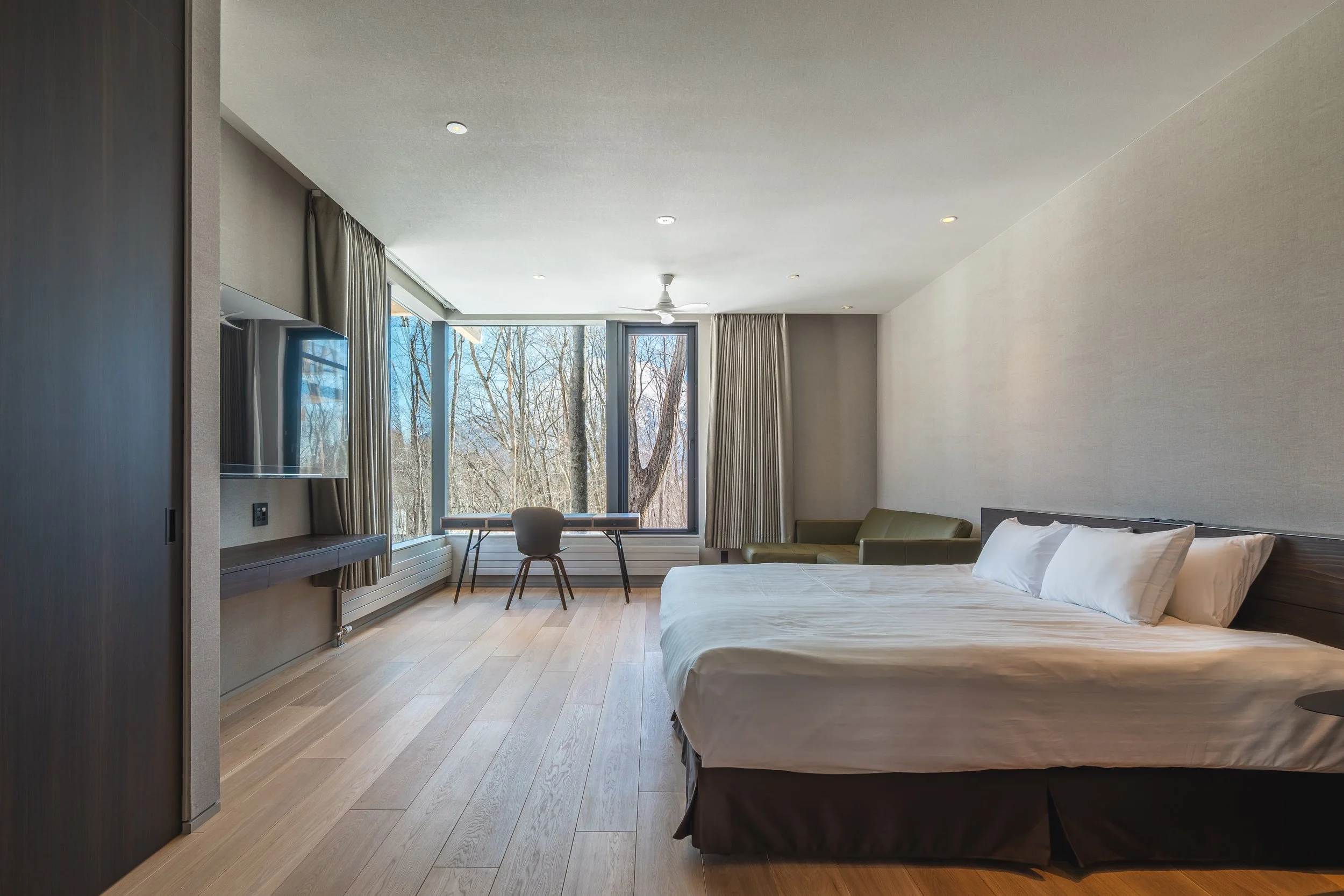 Yuki Drift_Niseko_07_Master Bedroom.jpg
