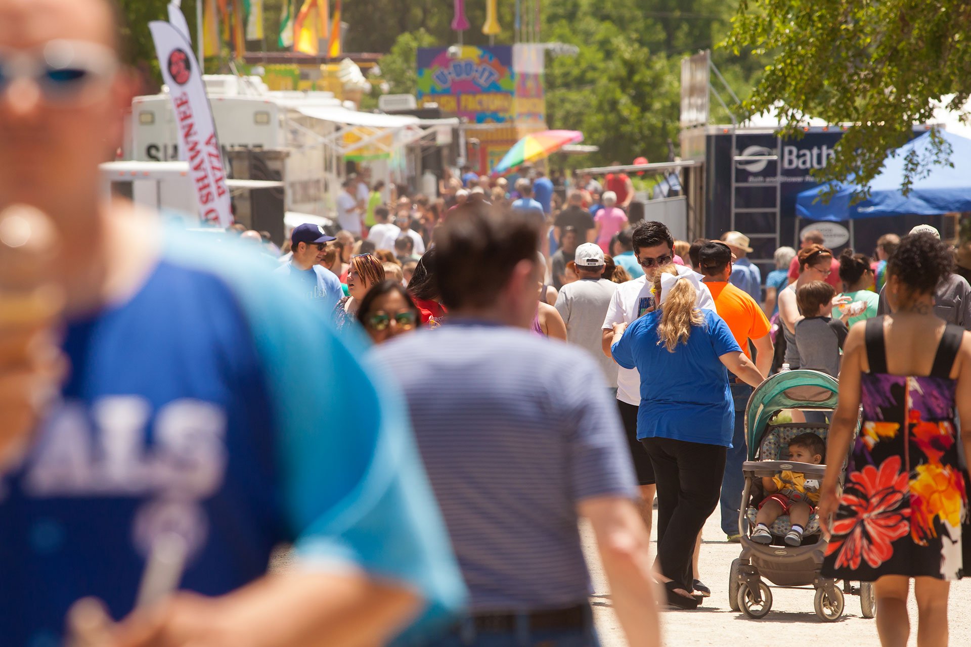 the crowd at Old Shawnee Days