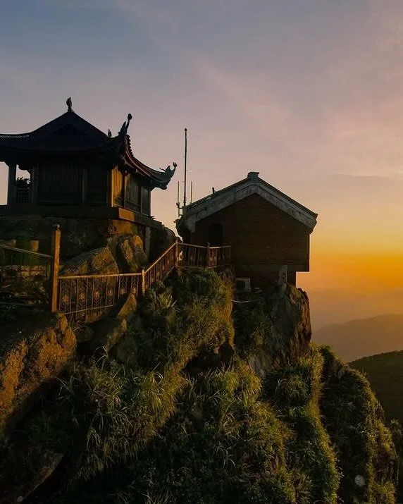 Just 2&ndash;3 hours from Hanoi, Yen Tu is Vietnam&rsquo;s sacred birthplace of Buddhism, and perfect for a long weekend. Take the cable car to the summit, walk the pilgrim trails, and enjoy the peaceful mountains. Stay at Legacy Yen Tu MGallery, a s