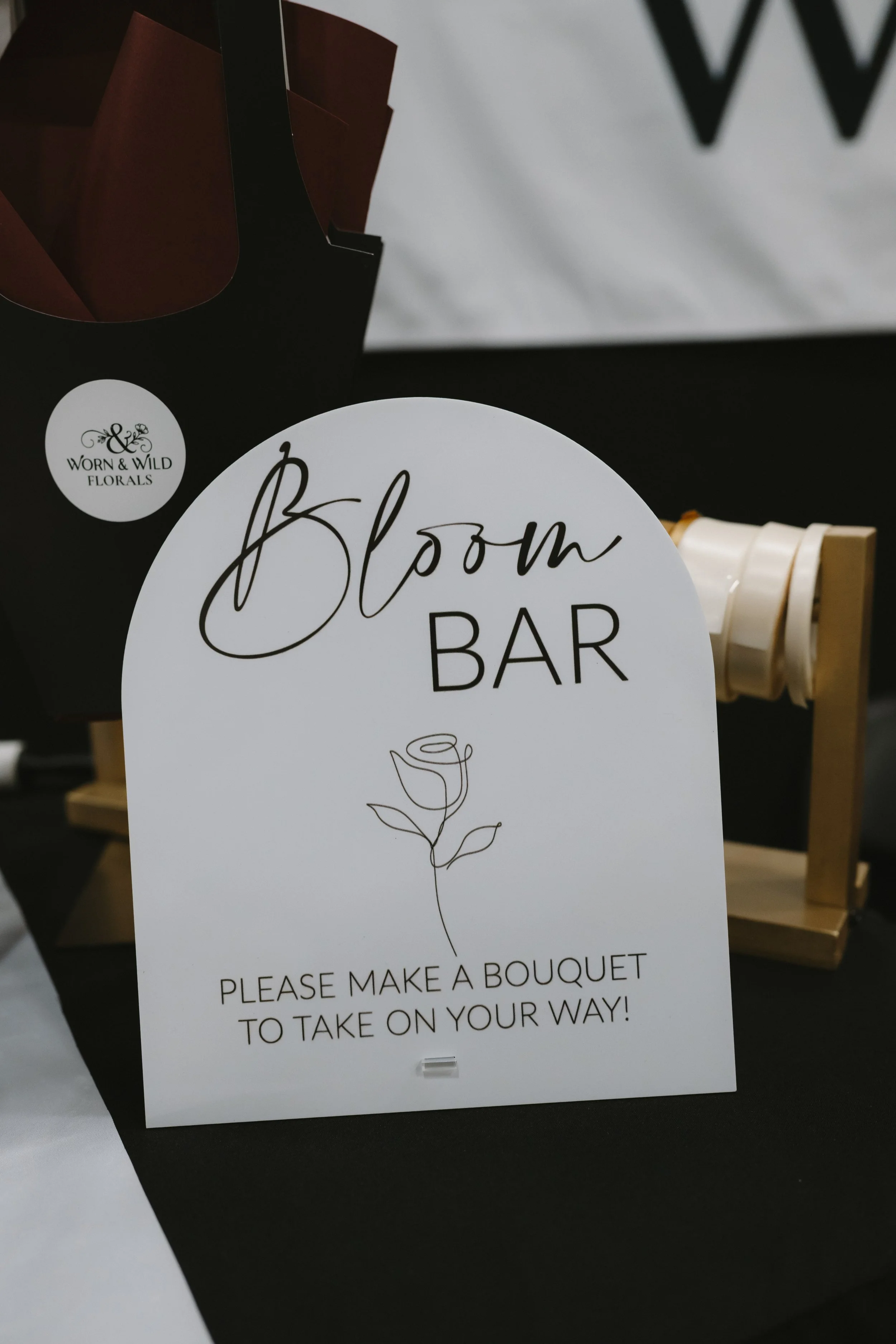 Le Bar à Fleurs · Full Service
