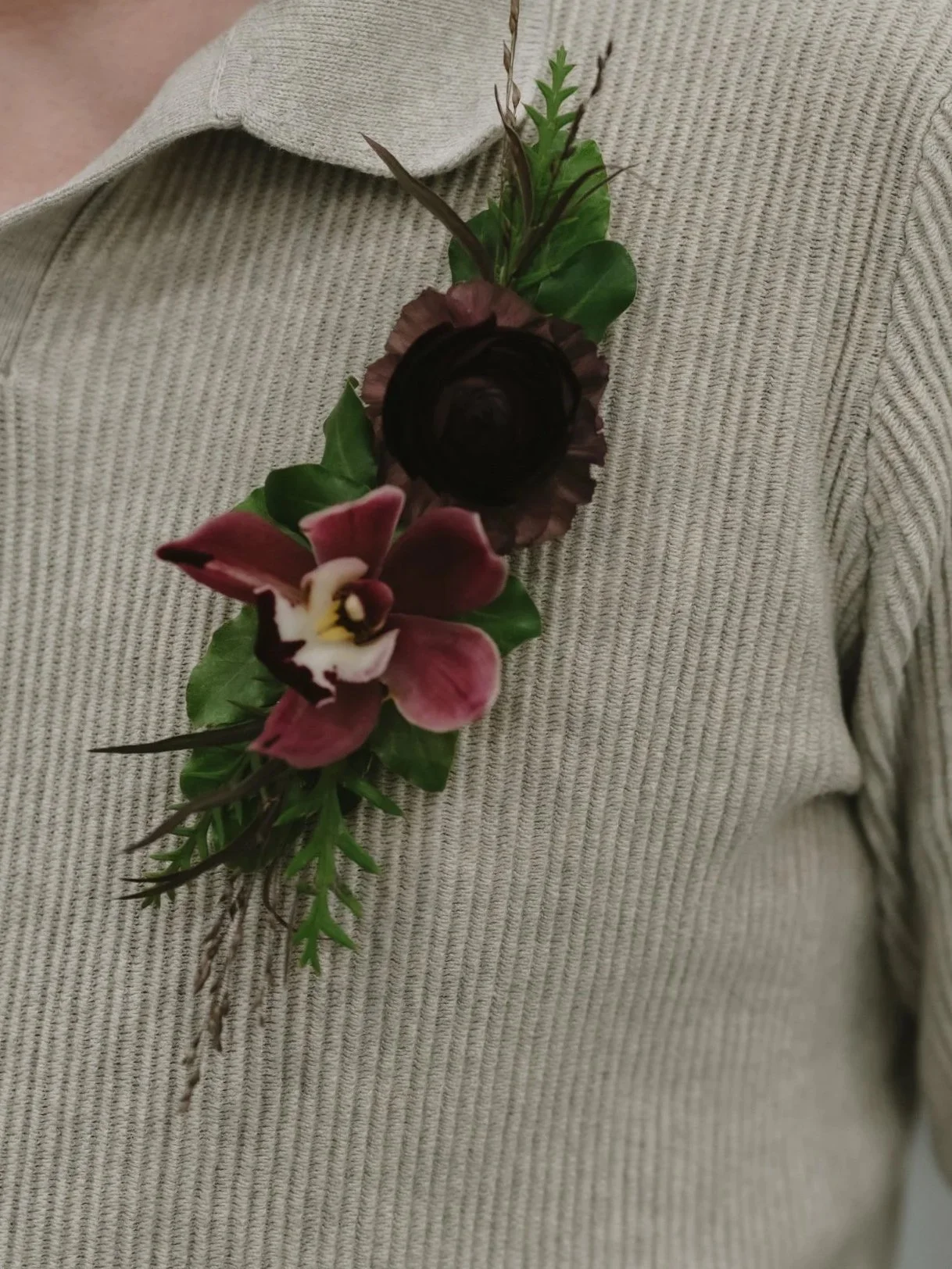 The Brooch — Le Broche Vivante