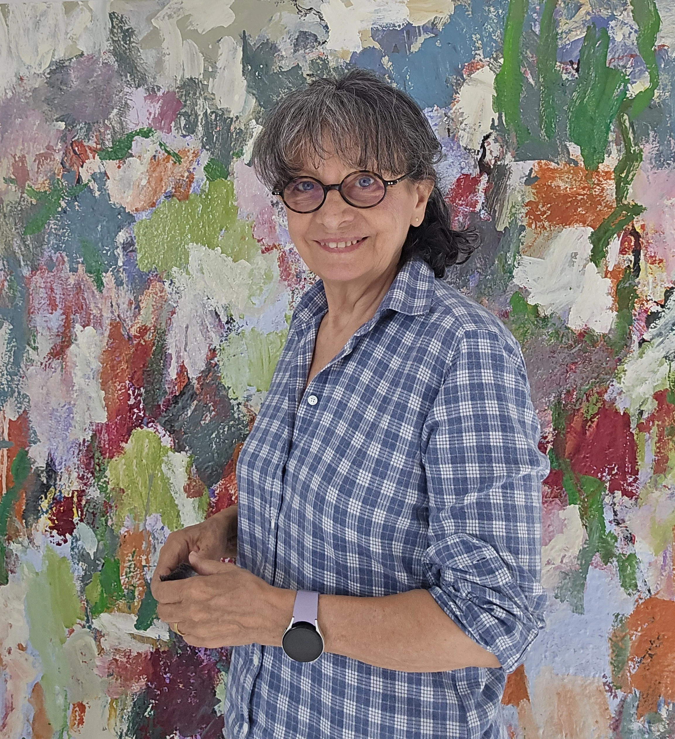 Portrait Anne Marie Gintrand, peintre lauréate du Grand Prix Lucie Rivel, crée des paysages intérieurs intuitifs mêlant huile, acrylique et encre de Chine. Découvrez son univers.