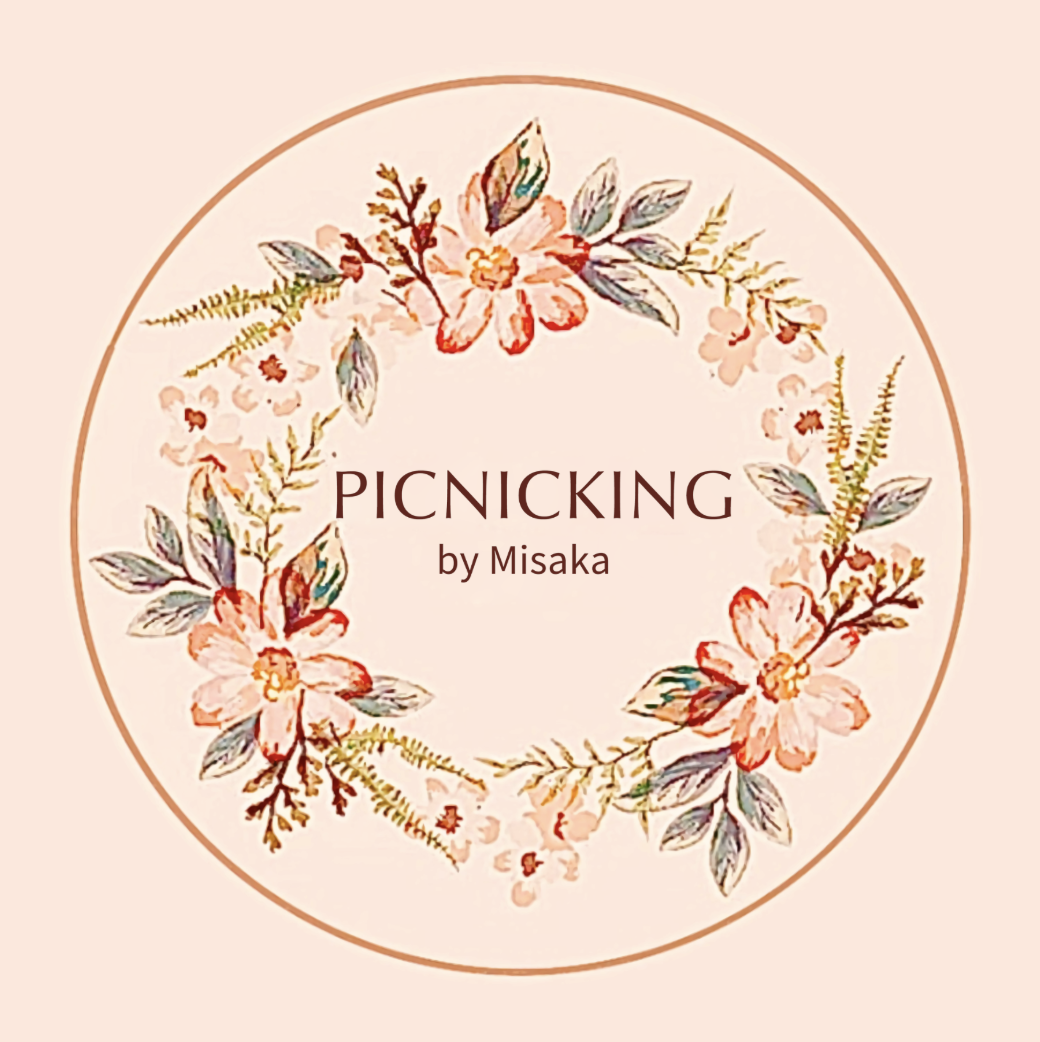Picnicking by Misaka
