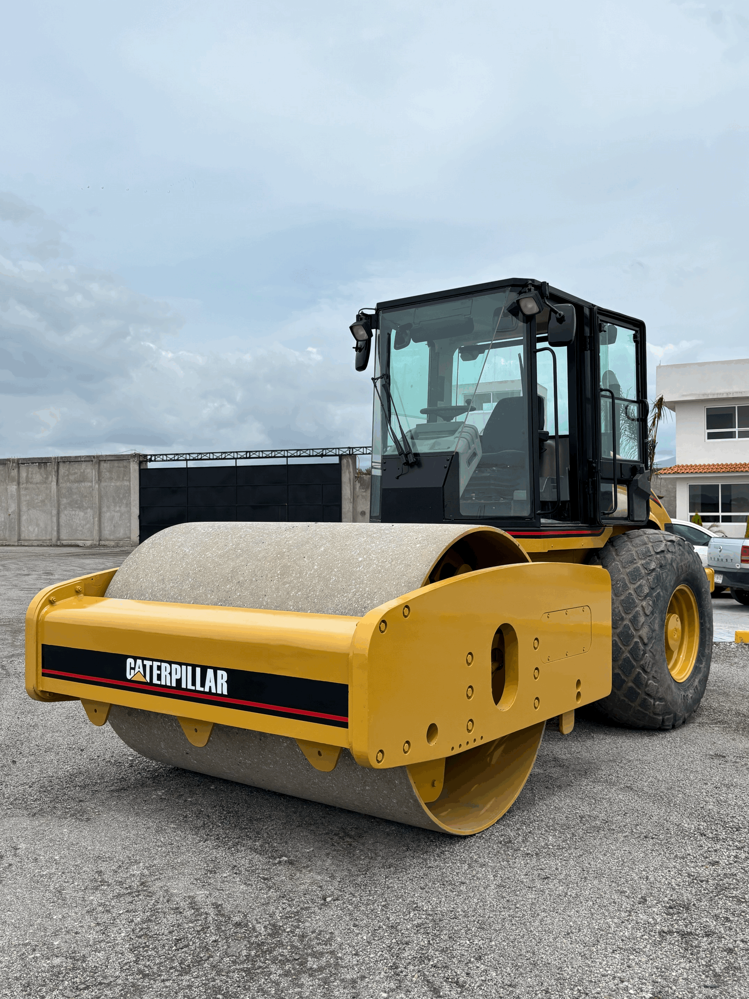 Vibrocompactador CS583E