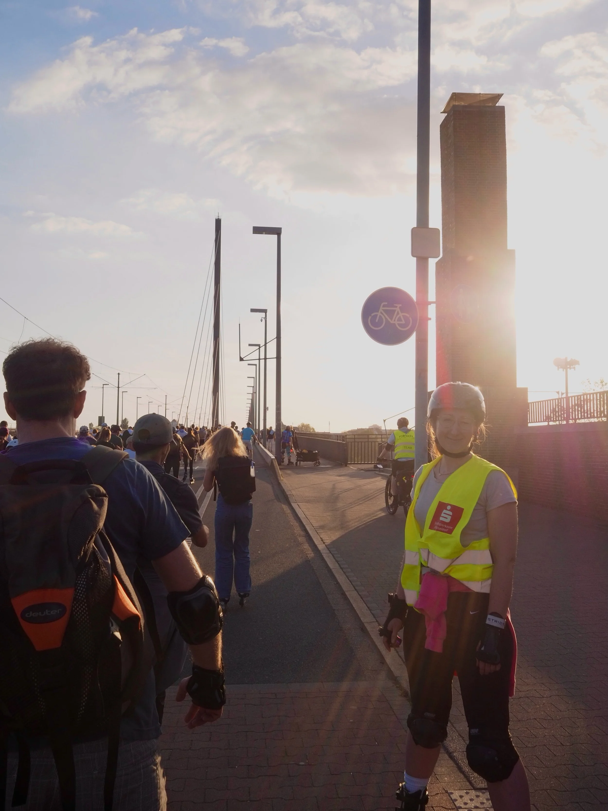 Stadtfreunde goes Rollnacht 🧡🛼

Letzten Donnerstag: Sonne, Rheinblick und eine Strecke mit wahrscheinlich der besten Aussicht auf D&uuml;sseldorf. Dazu viele neue Gesichter, gute Gespr&auml;che und einfach ein richtig sch&ouml;ner Abend 🧡

Safe th