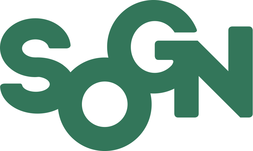 Tekstbasert logo med ordene 'SOCIAL' og 'SON' i store grønne bokstaver, samlet og overlappende.