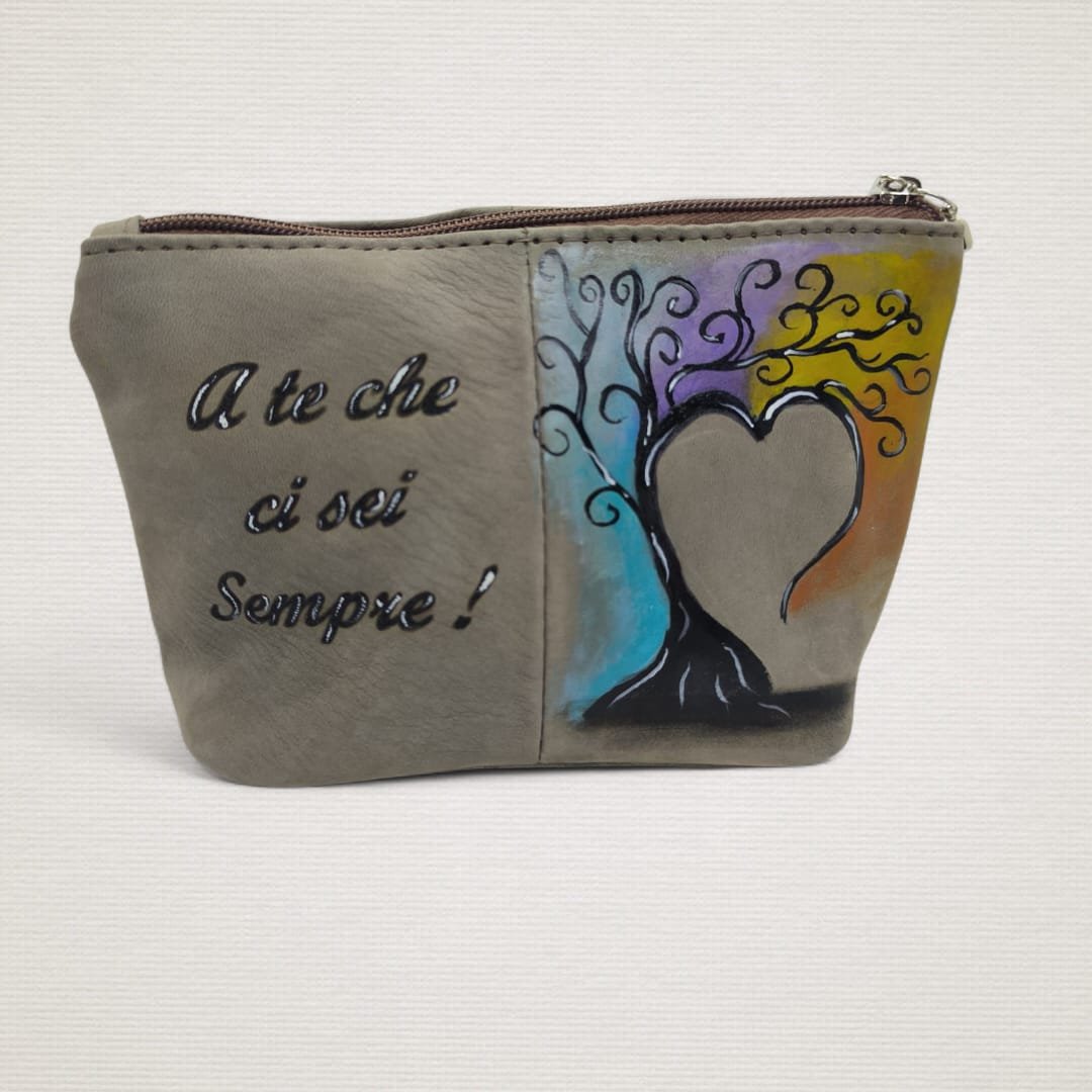 Borsa con scritta in italiano e immagine di un albero stilizzato con cuore