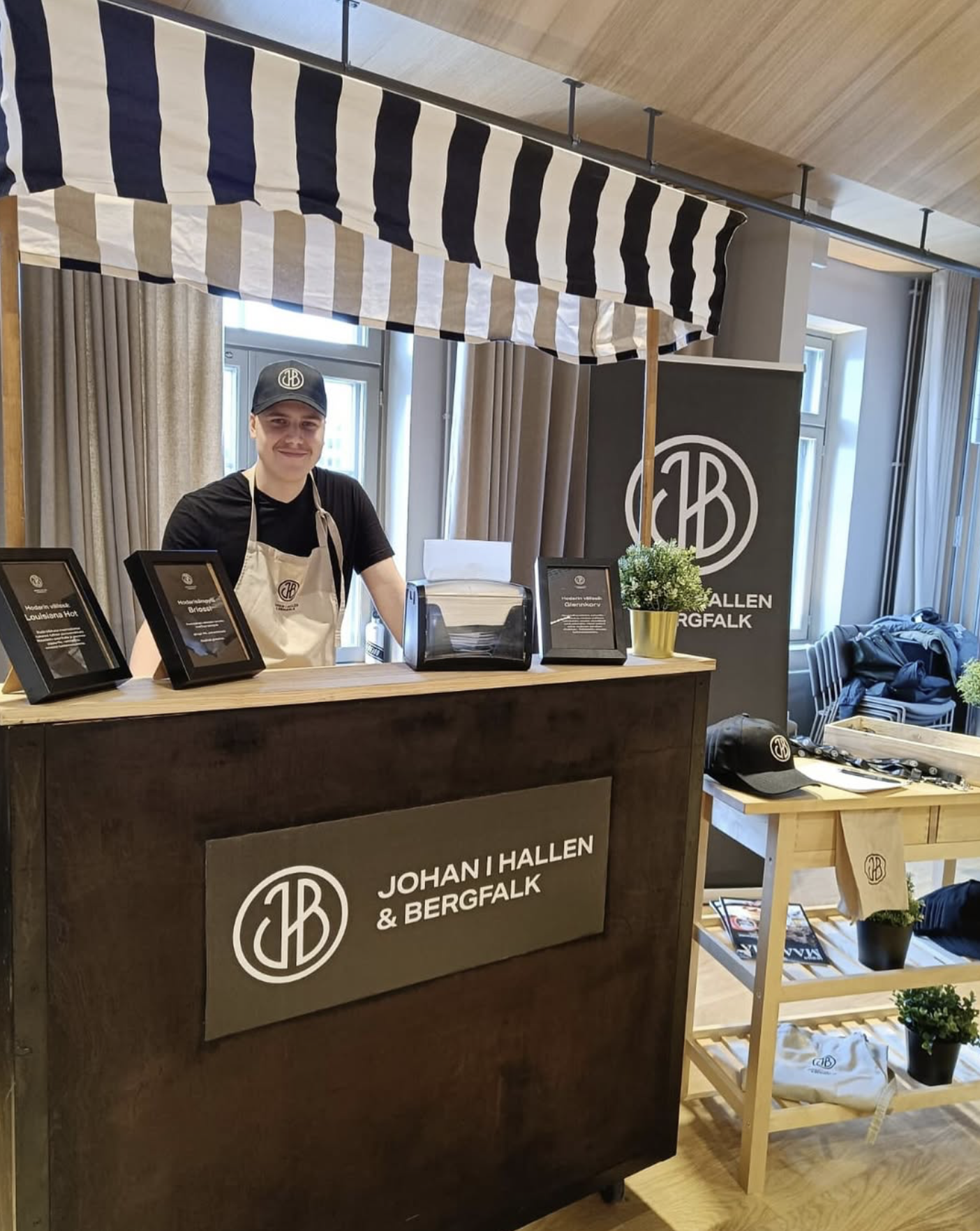 Premium-hodareita Hodarifillarin hodarikärryltä tapahtumassa
