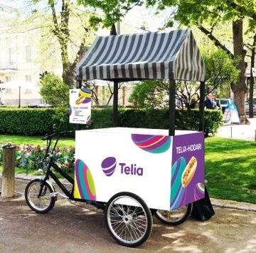 Hodarifillarin tarjoilua yritystilaisuudessa
