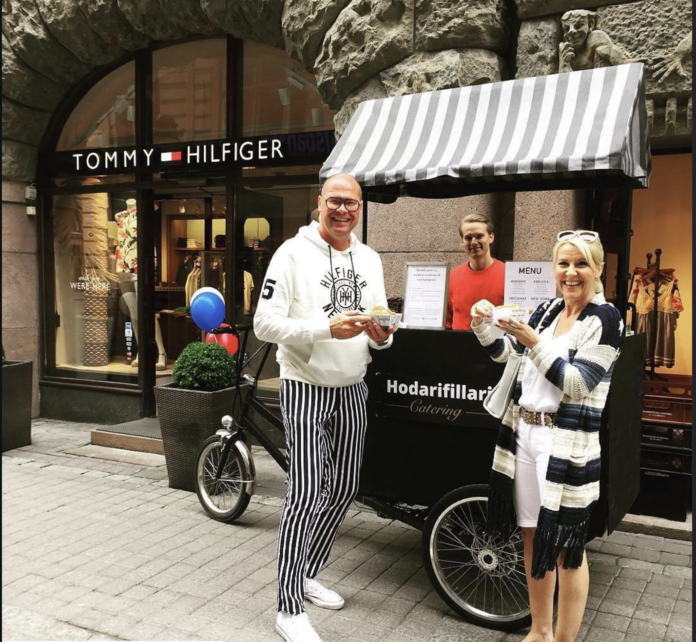 Hodarifillarin hodarikoju Tommy Hilfiger yritystapahtumassa