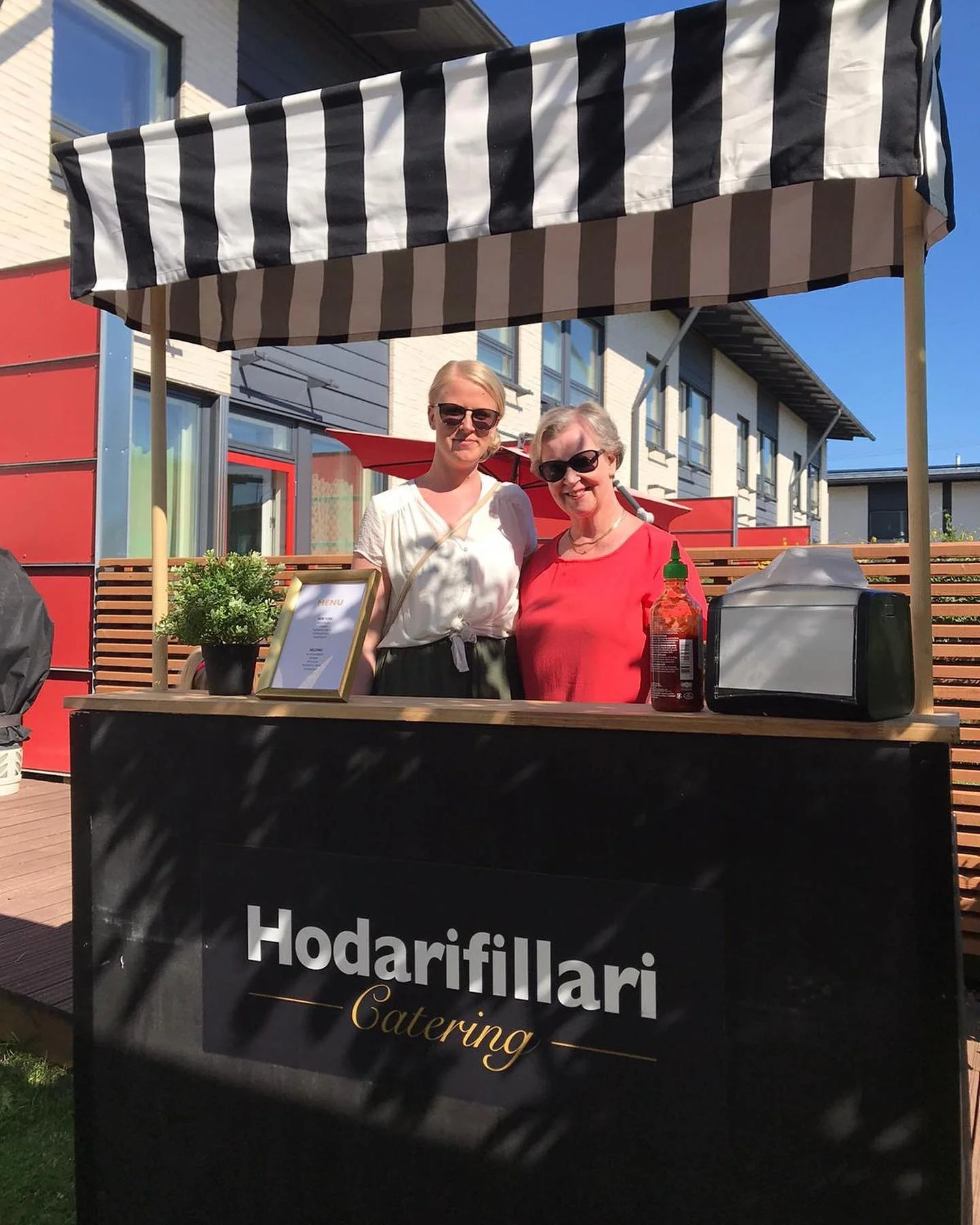 Hodarifillarin hodarikärry tilaisuudessa
