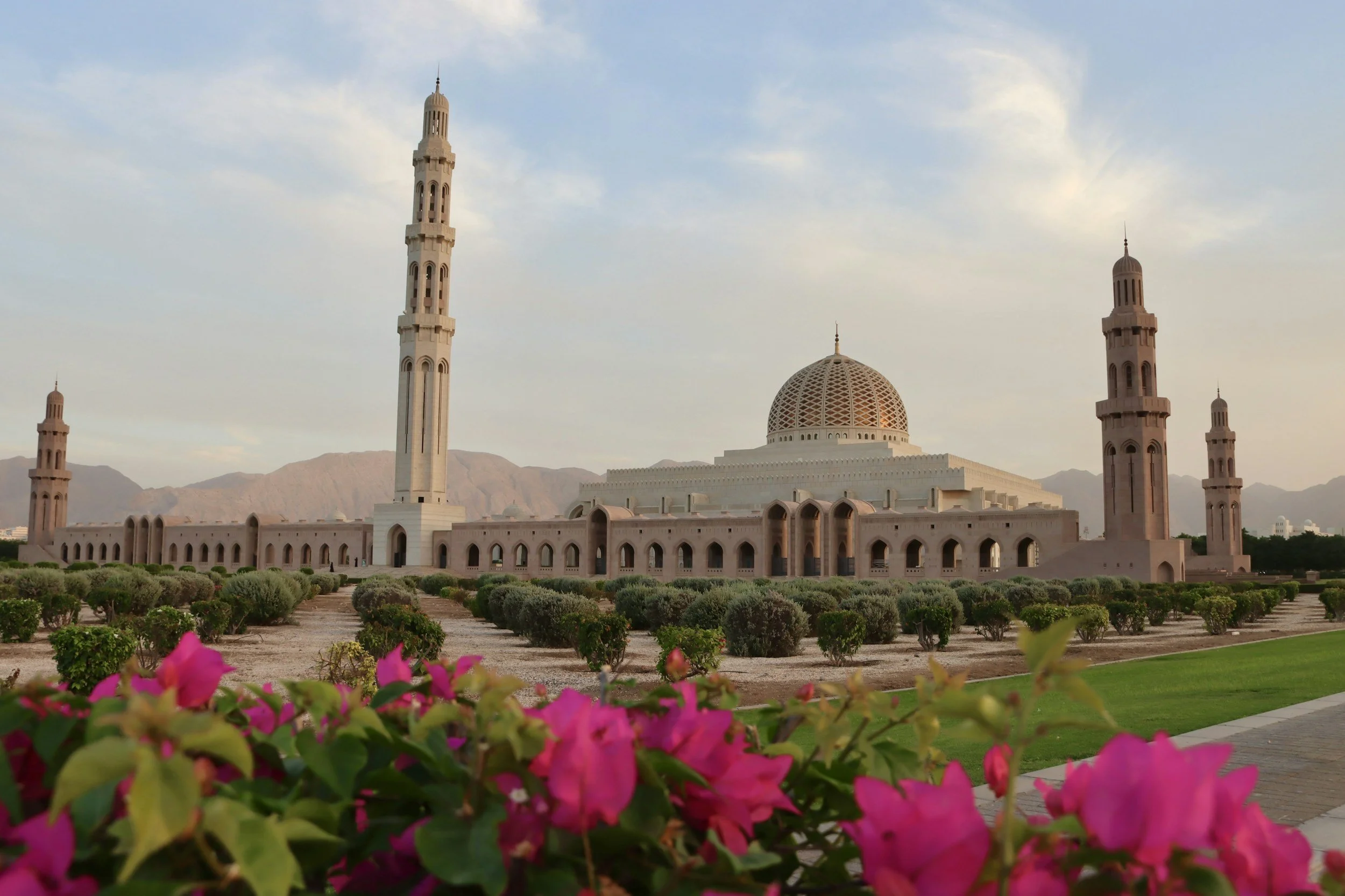 sultan qaboos grand mosque.jpg