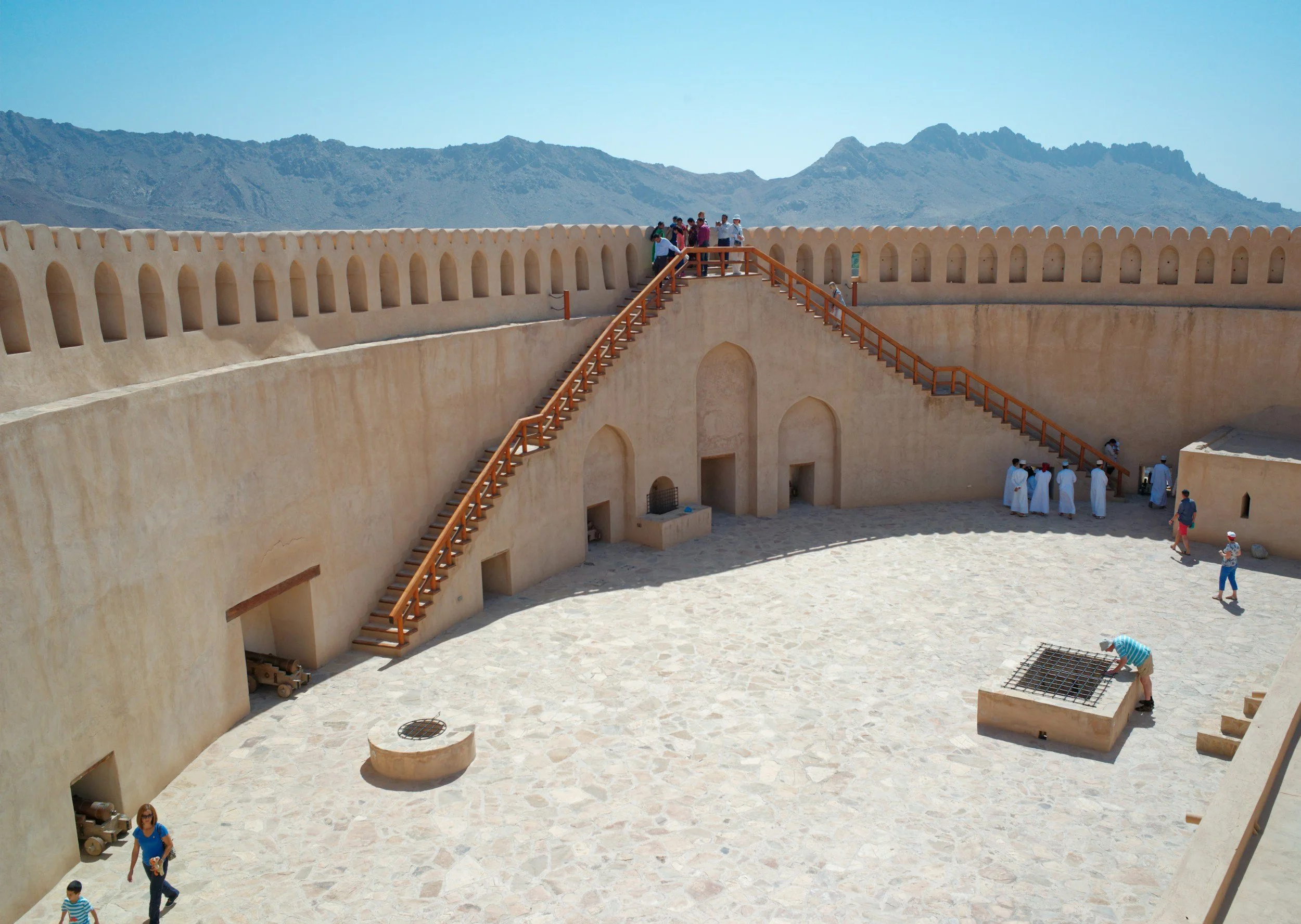 nizwa fort 2.jpg