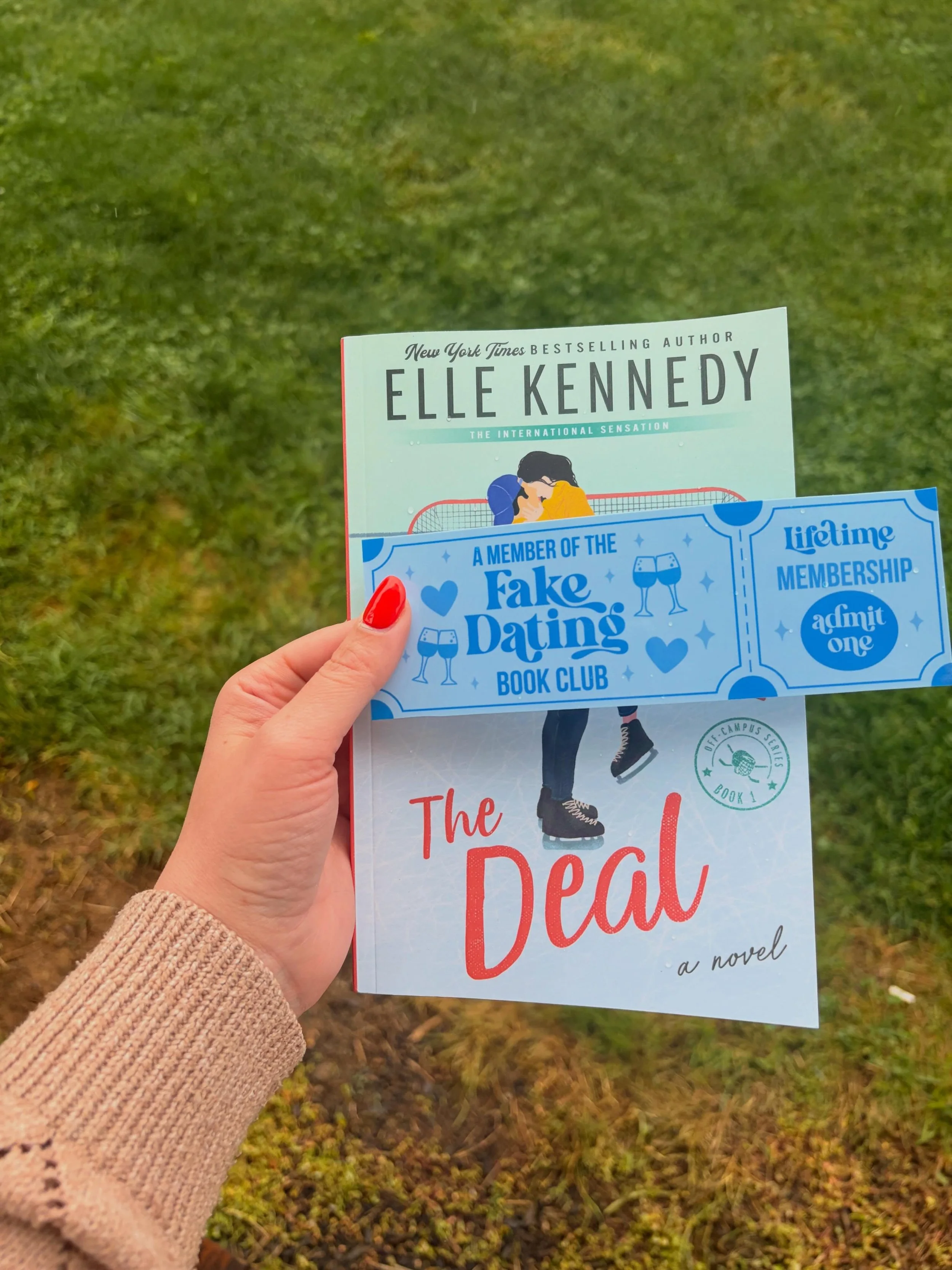 ✨ NEW BOOKMARKS JUST DROPPED ✨

For my romance readers who love fake dating, hockey players, and getting emotionally attached to fictional men&hellip; these are for you 💙📚

Inspired by The Deal by Elle Kennedy, I have these adorable &ldquo;Fake Dat