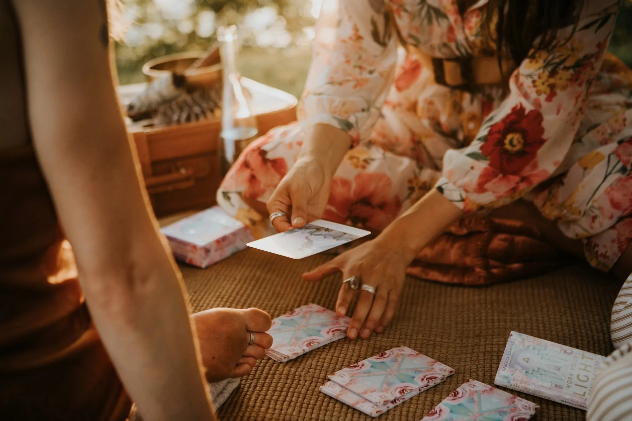 oracle-card-reading.jpg