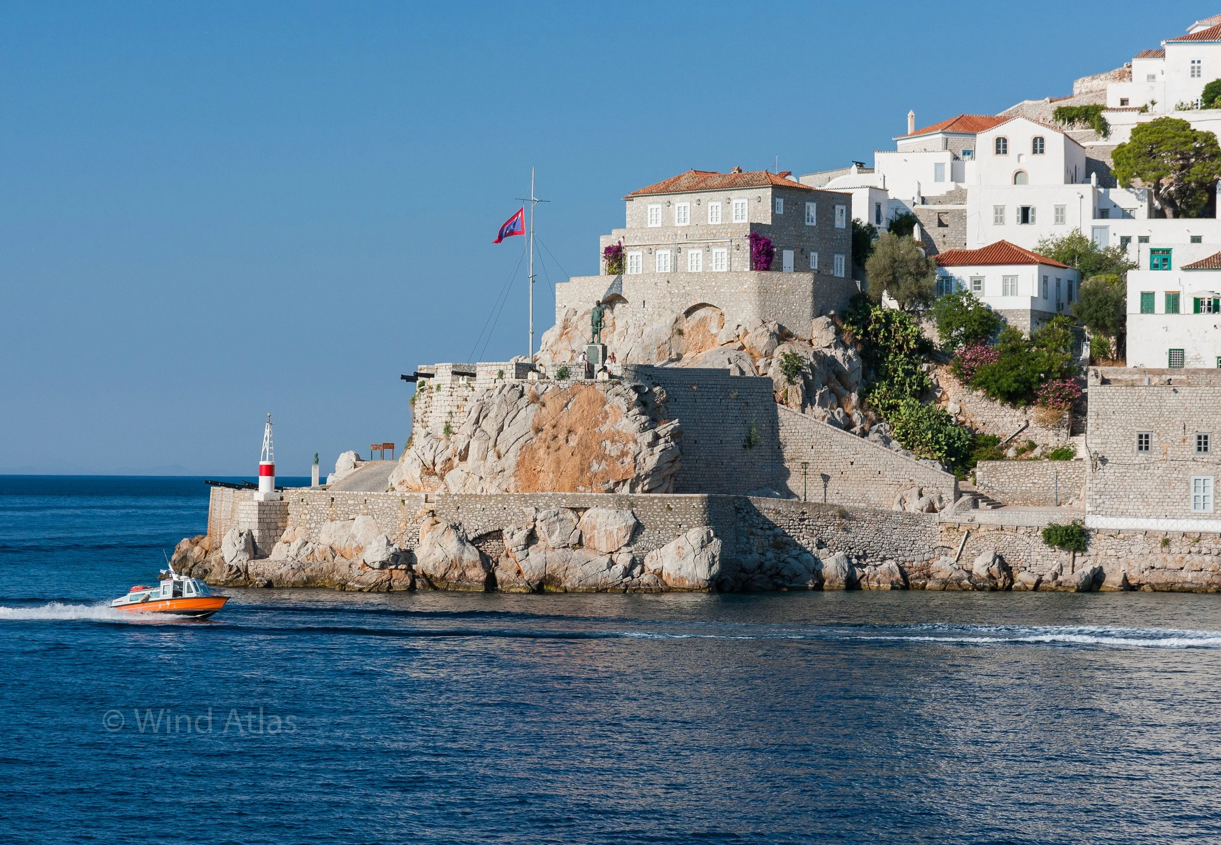 Motorboat entering Idra port