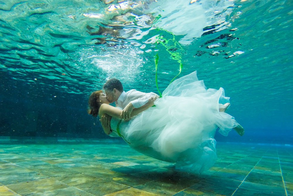 best-trash-the-dress-underwater-wedding-photography-photographer-mauritius-backlight-studios-2.jpeg