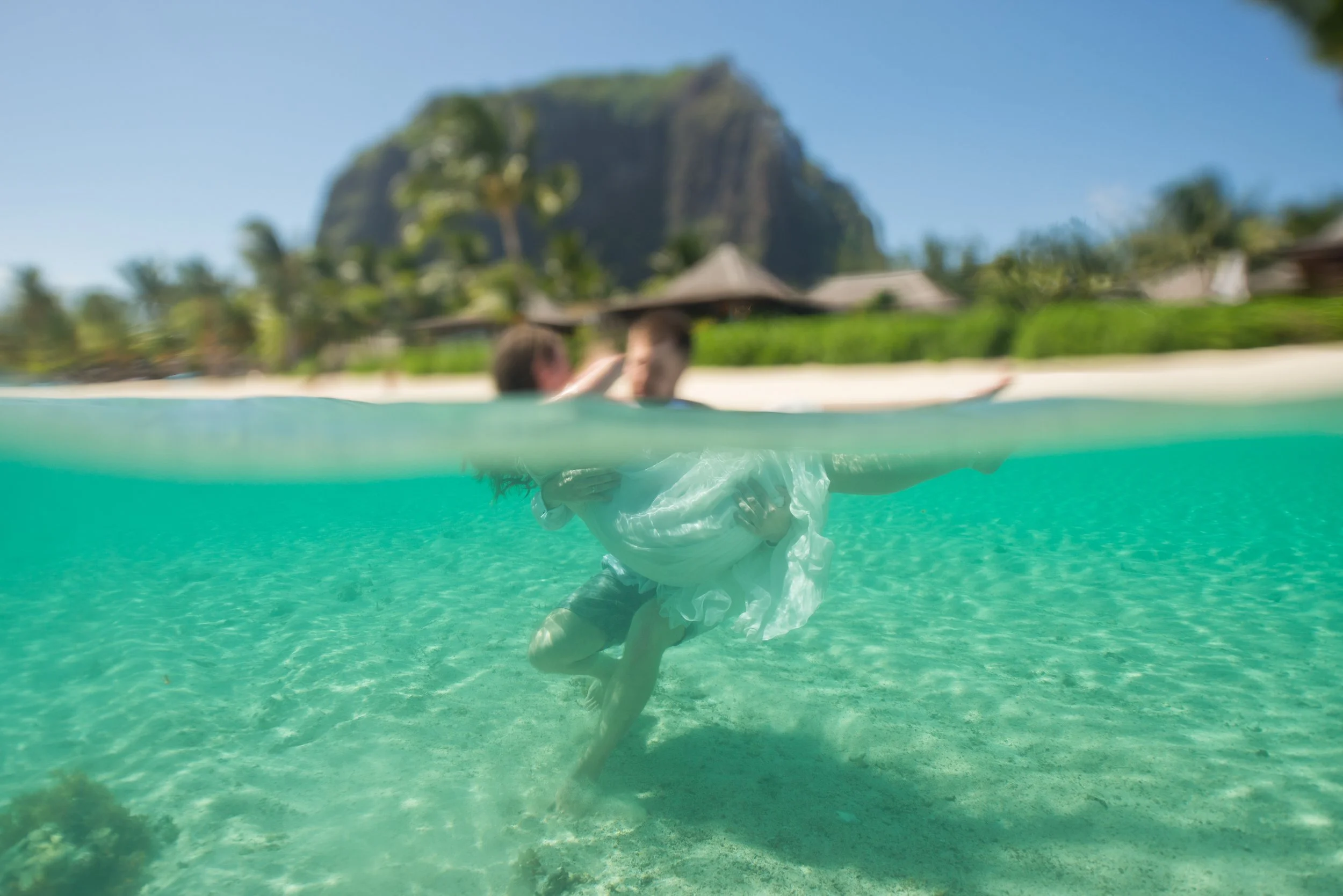 trash-the-dress-wedding-photography-photographer-underwater-mauritius-island-beach-pool-21.jpg