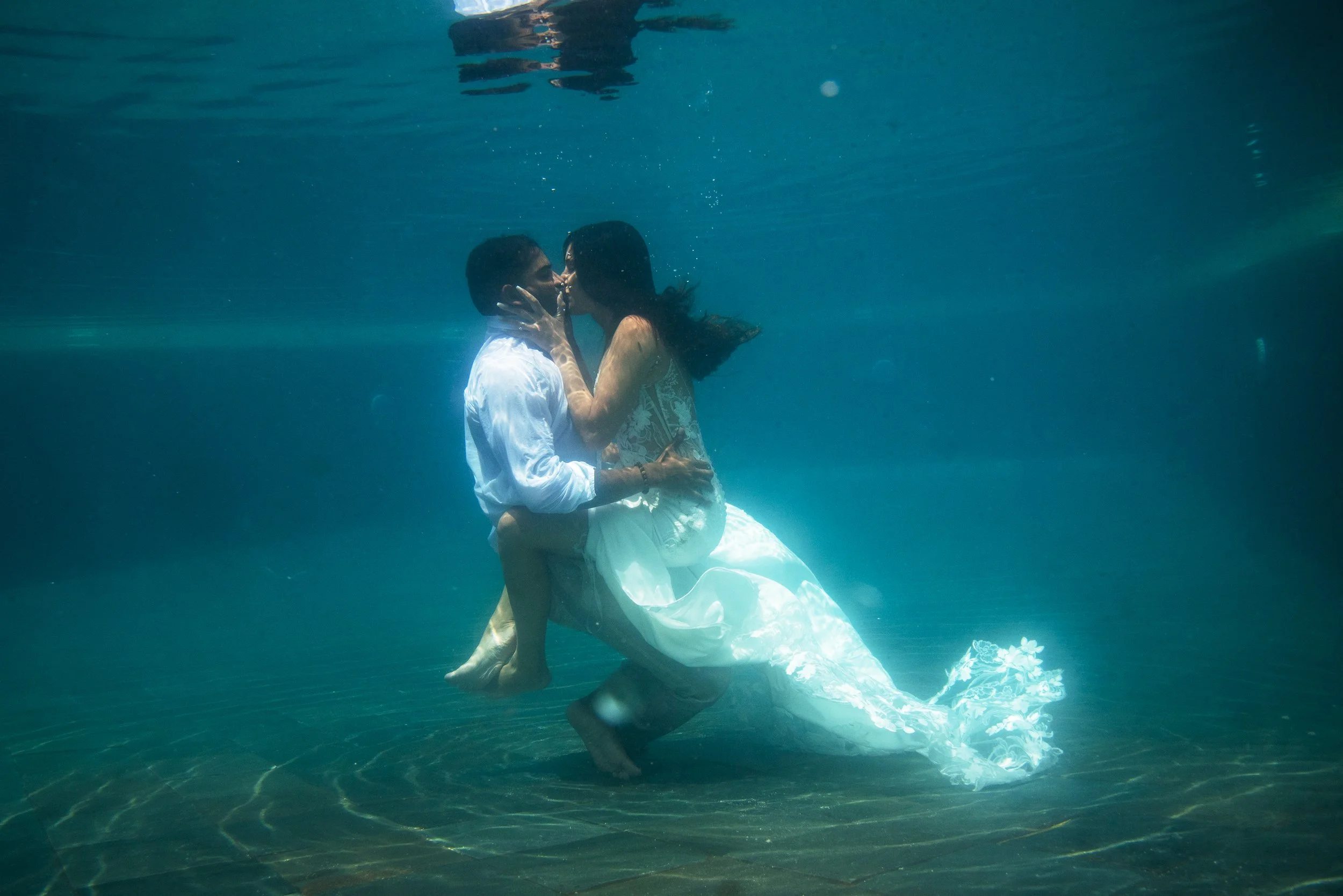 trash-the-dress-wedding-photography-photographer-underwater-mauritius-island-beach-pool-05.jpg