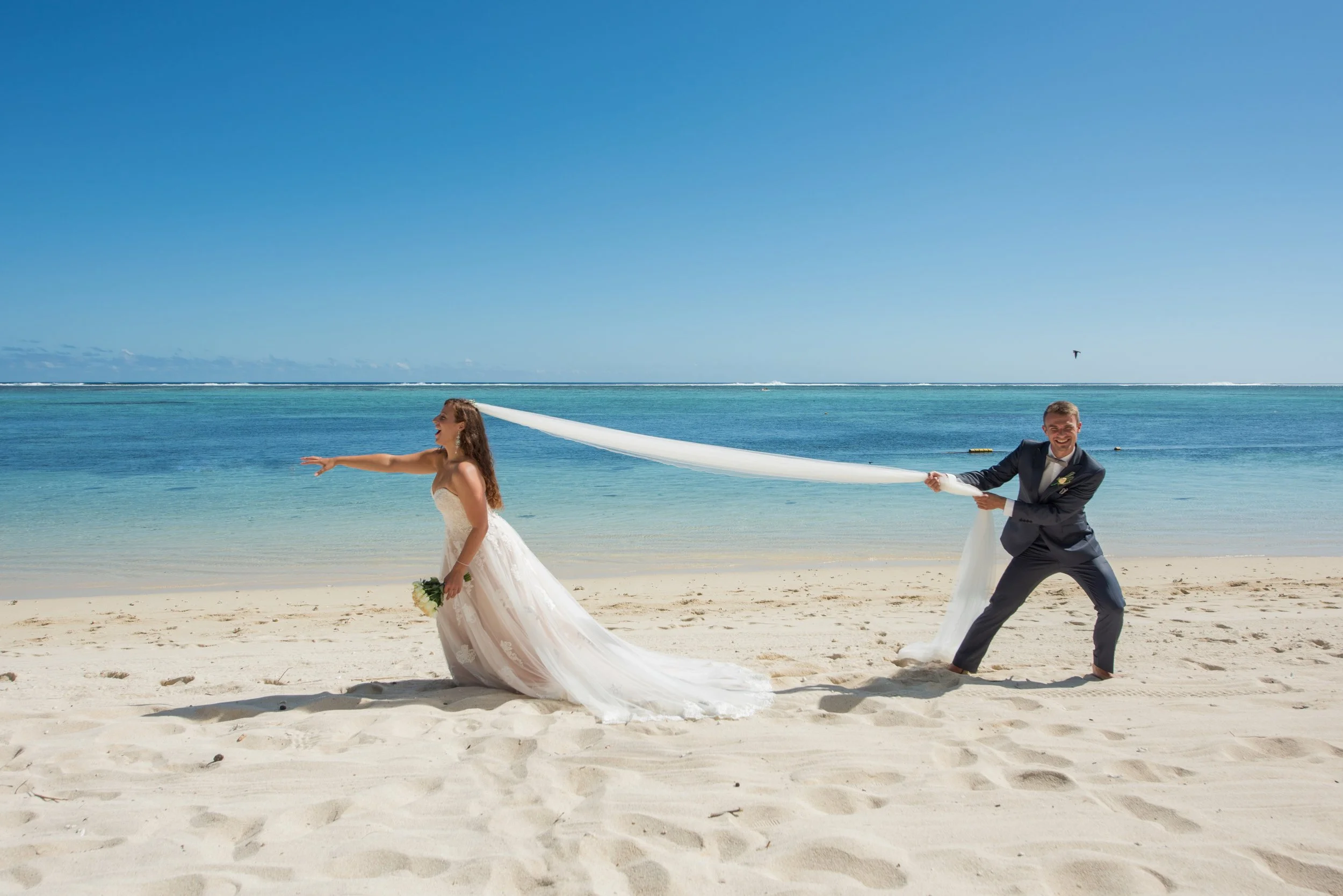 mauritius-beach-wedding-photographer-bride-groom-running-away.jpg