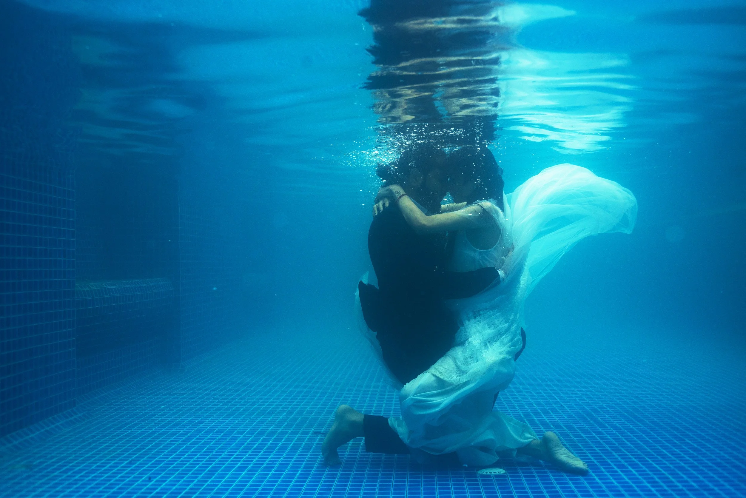 trash-the-dress-wedding-photography-photographer-underwater-mauritius-island-beach-pool-02.jpg