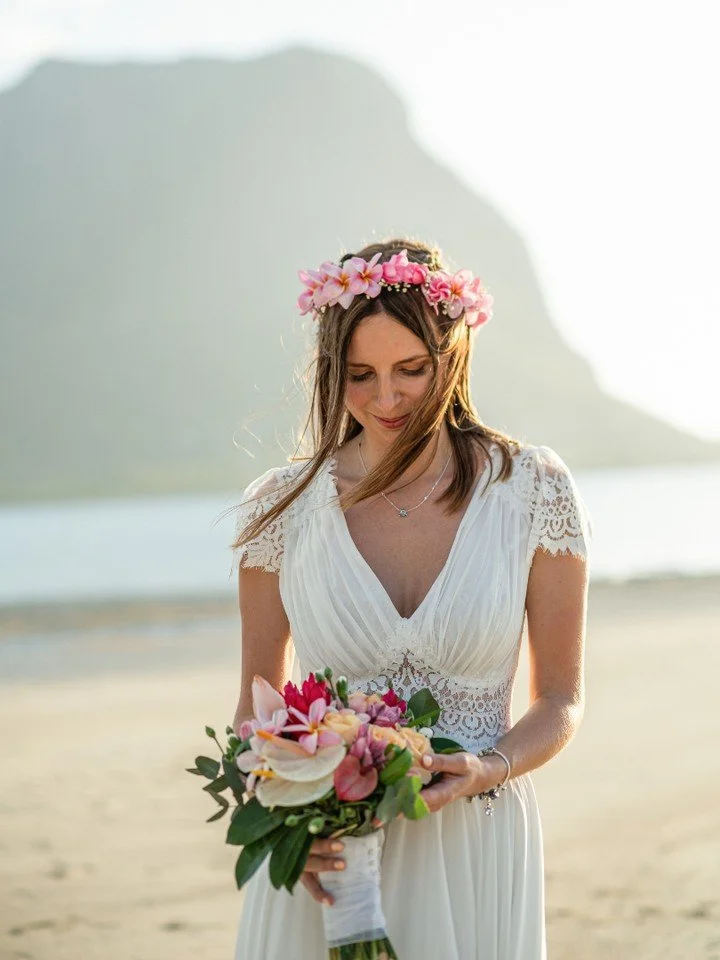 #MauritiusWeddingPhotographer #BridePortrait #WeddingPortrait #MauritiusPhotographer

www.backlight.mu