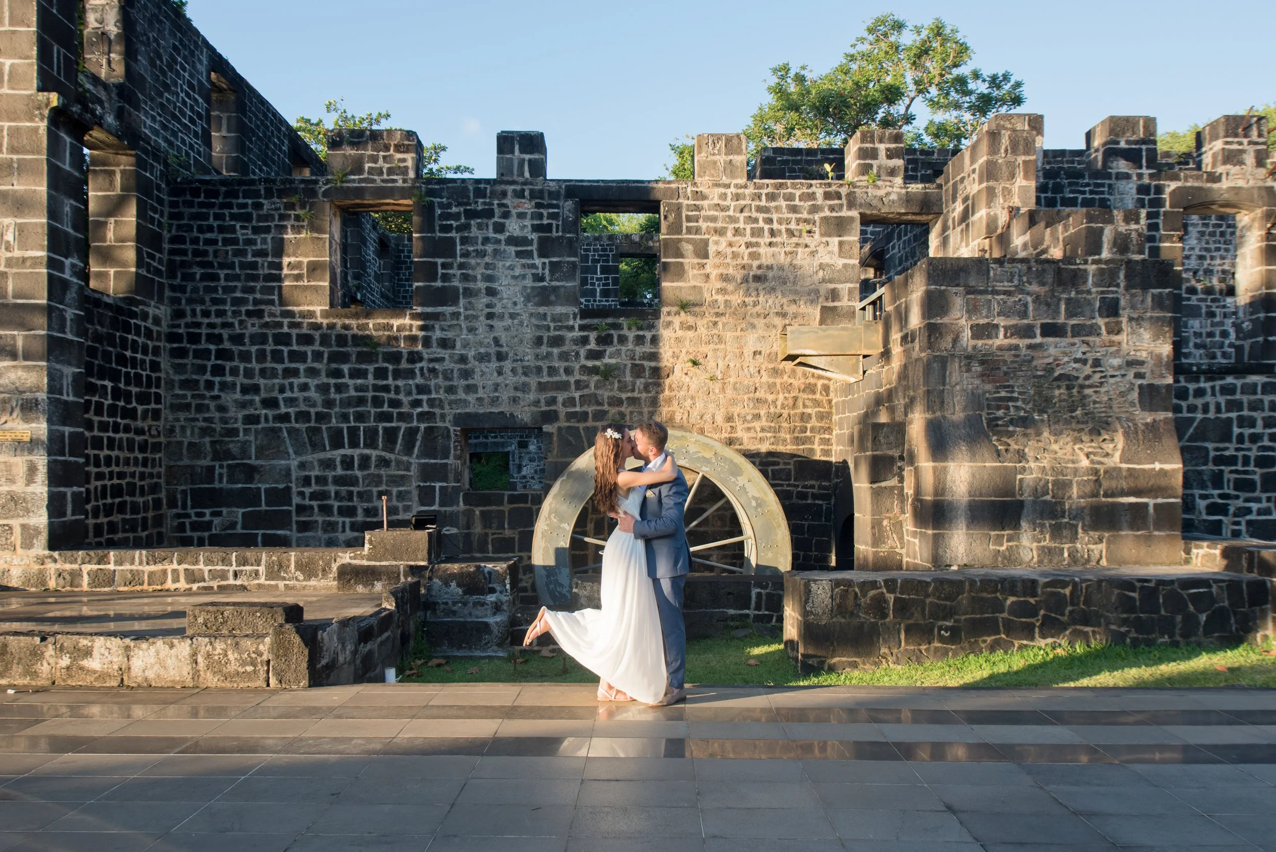 mauritius-beach-wedding-photographer-bride-groom-castle-maritim-03.jpg
