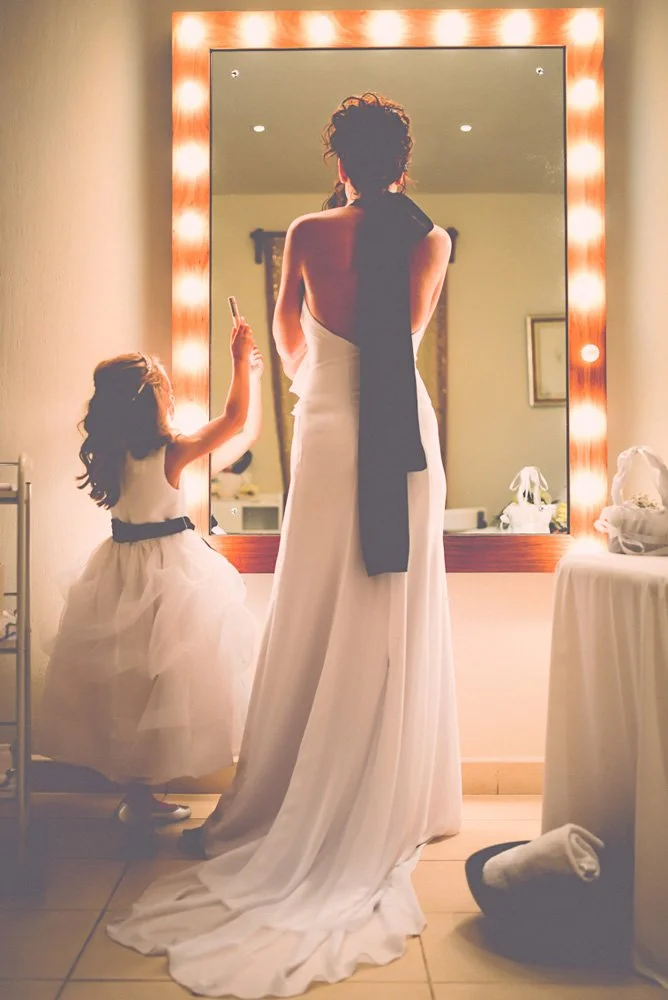 mauritius-beach-wedding-photographer-bride-groom-preparation-daughter.jpeg
