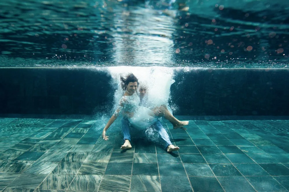 best-trash-the-dress-underwater-wedding-photography-photographer-mauritius-backlight-studios-bride-groom.jpeg