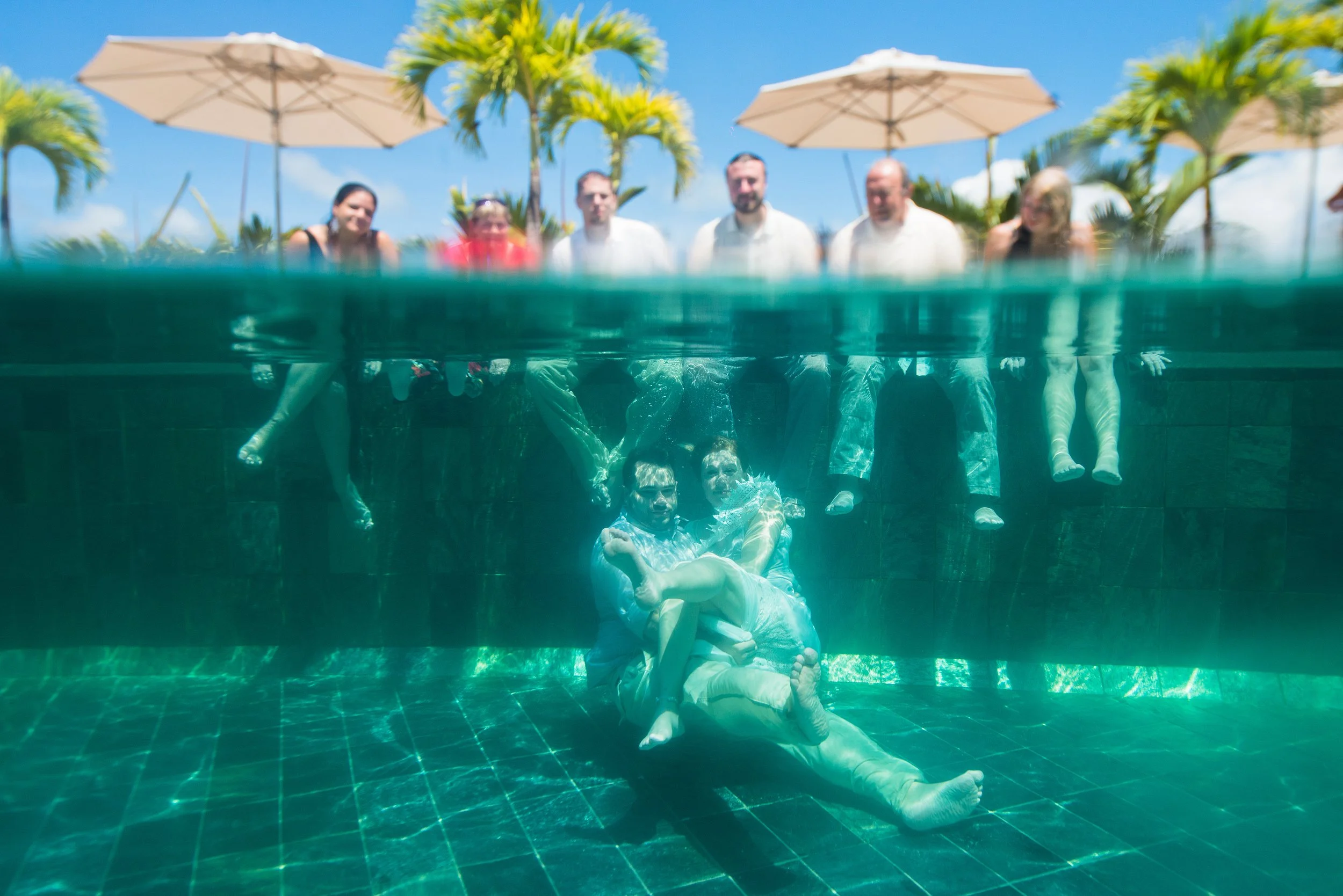 trash-the-dress-wedding-photography-photographer-underwater-mauritius-island-beach-pool-03.jpg