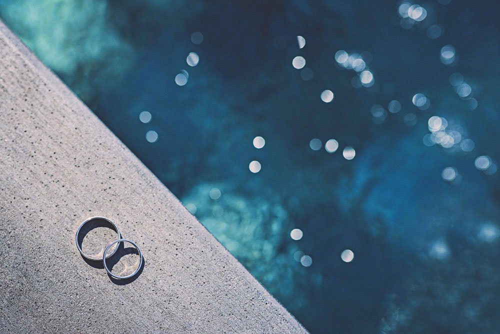 mauritius-beach-wedding-photographer-bride-groom-rings-macro.jpeg