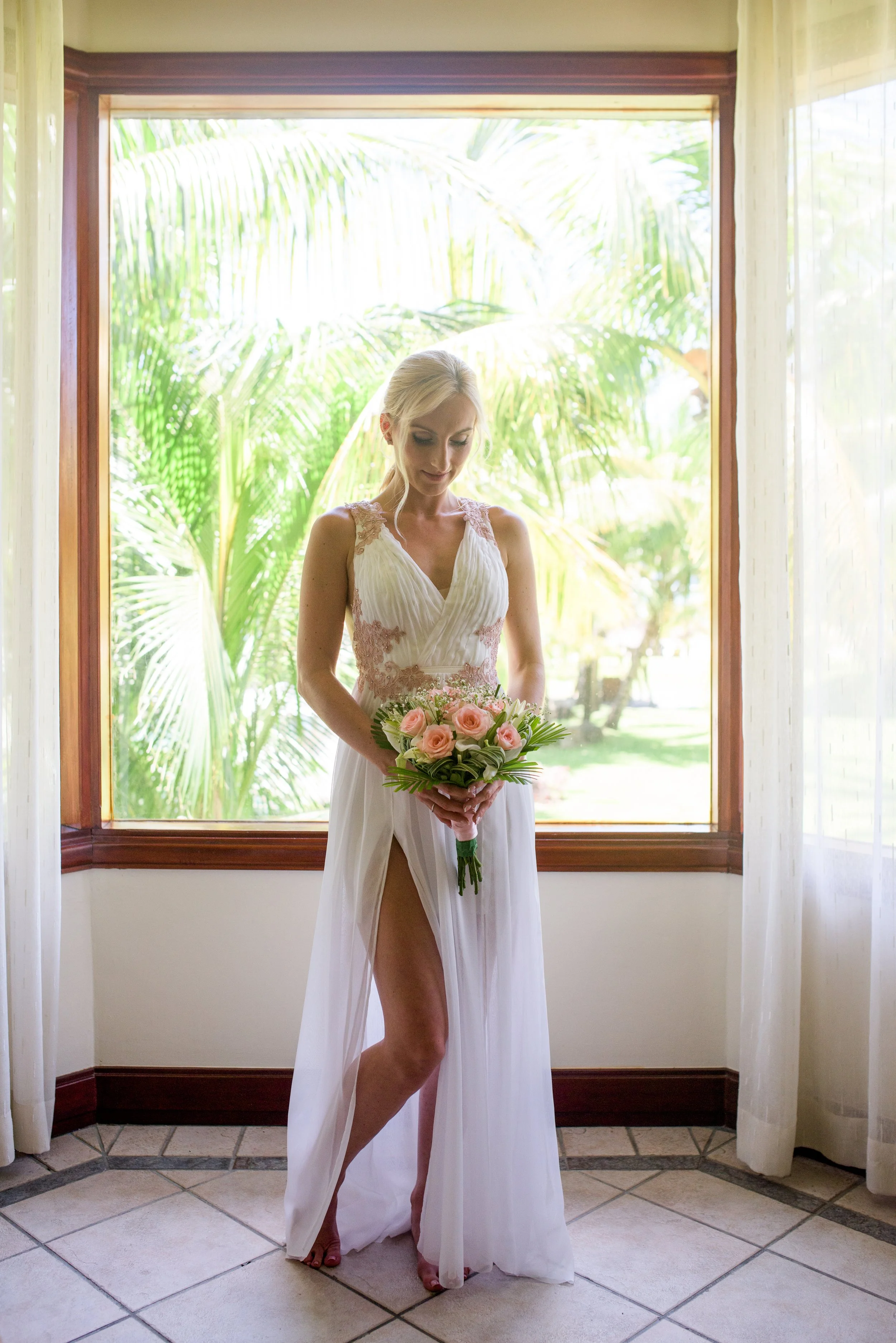 mauritius-beach-wedding-photographer-bride-groom-bridal-portrait-04.jpg