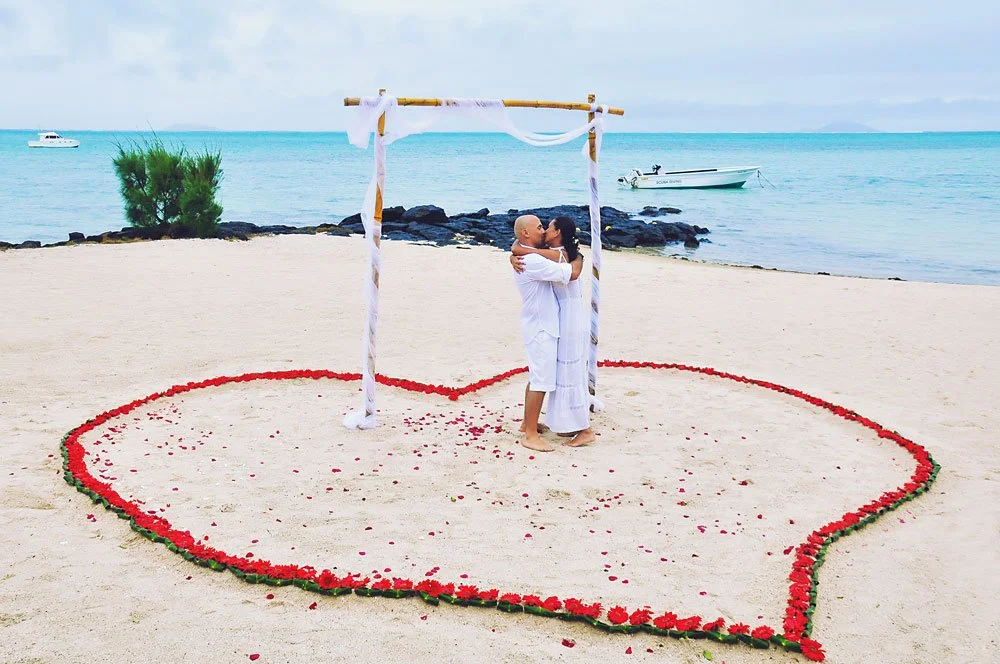 mauritius-beach-wedding-photographer-bride-groom-heart-setup.jpeg