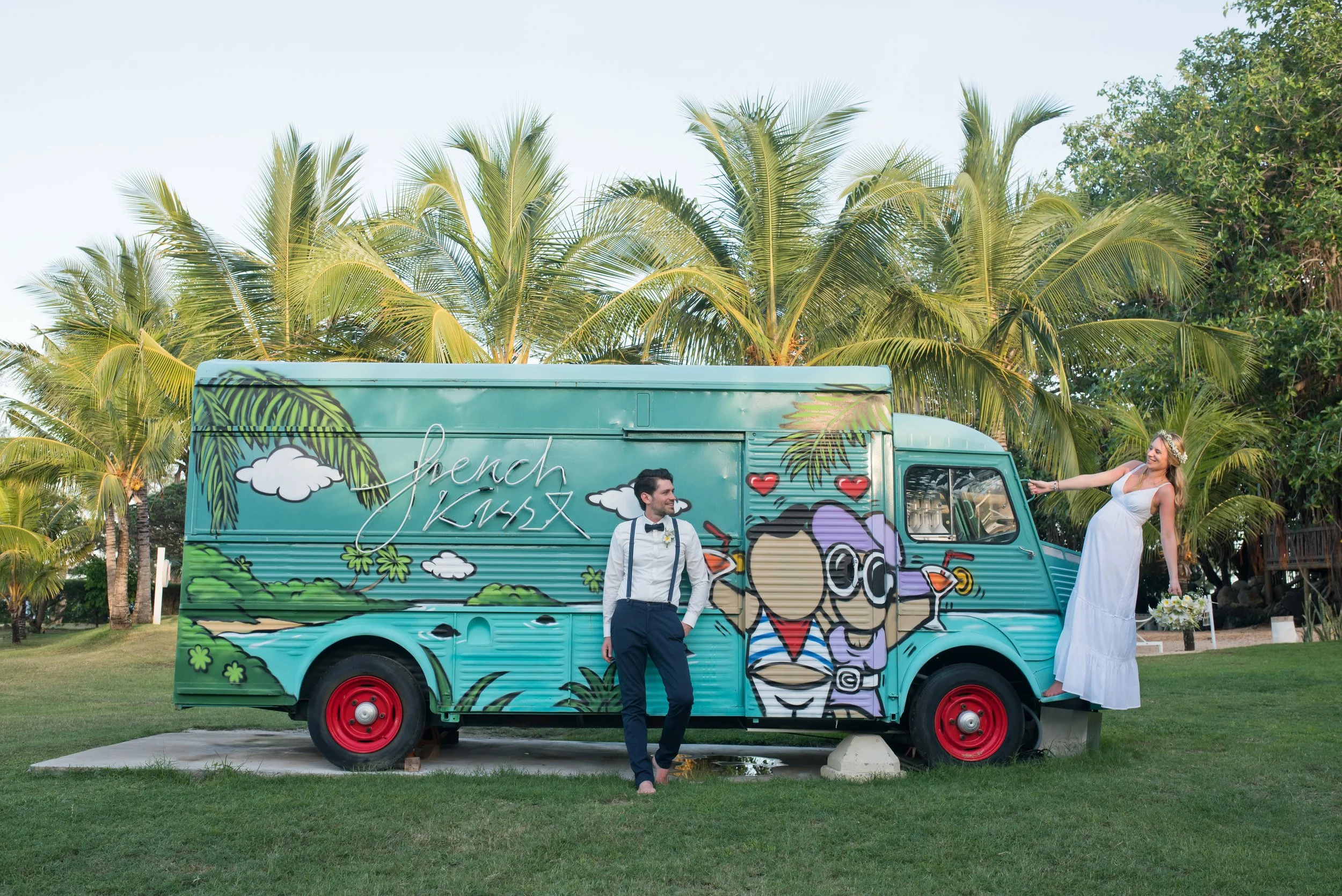mauritius-beach-wedding-photographer-bride-groom-old-bus.jpg