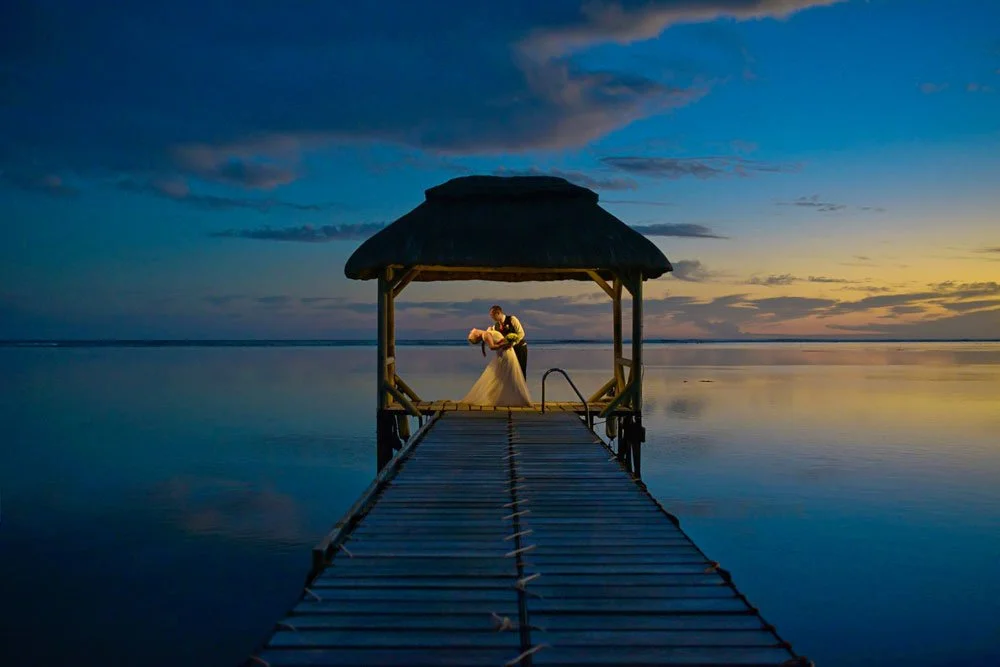 mauritius-beach-wedding-photographer-bride-groom-sunset-flic-en-flac.jpeg