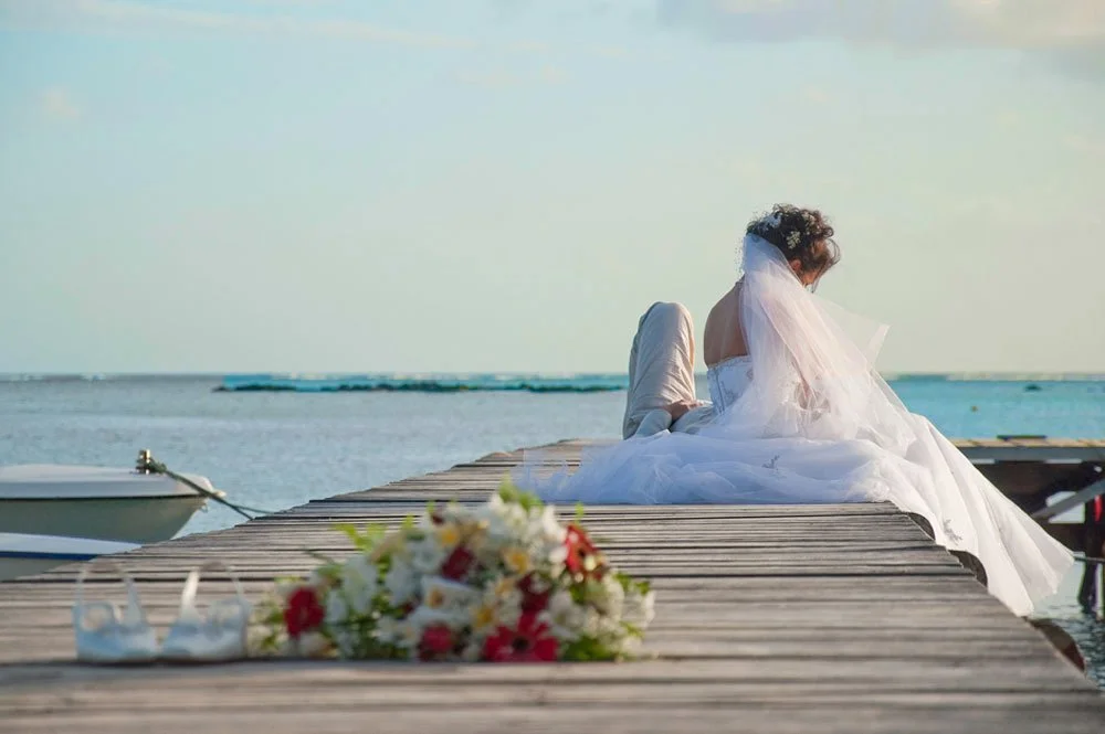 mauritius-beach-wedding-photographer-bride-groom-jetty-02.jpeg