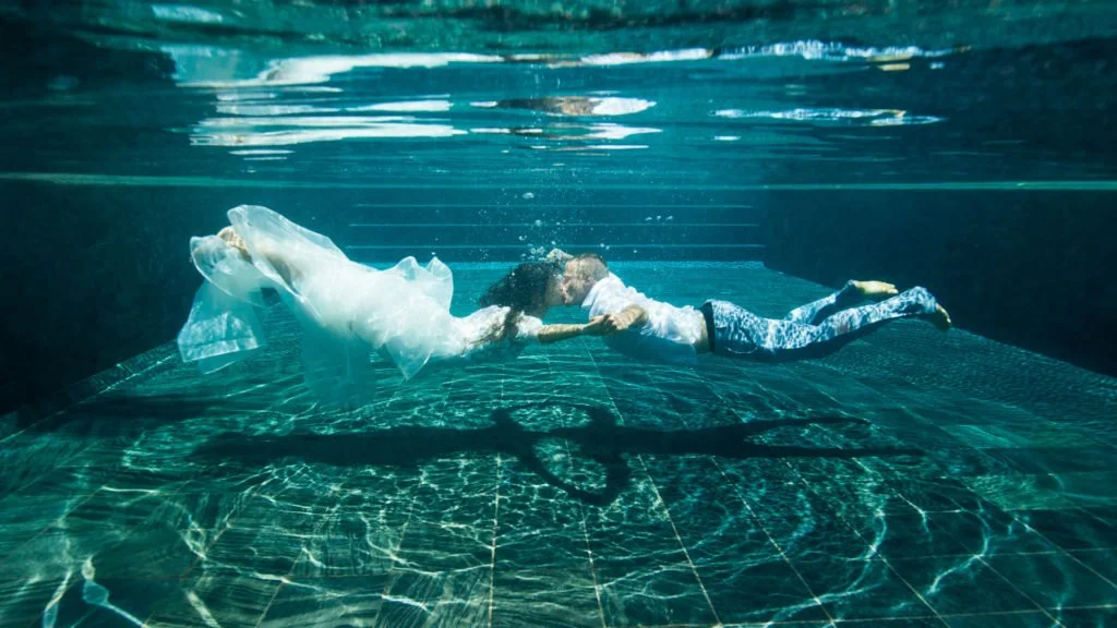 backlight-studios-slider-home-page-underwater-trash-the-dress-1024x576.jpeg