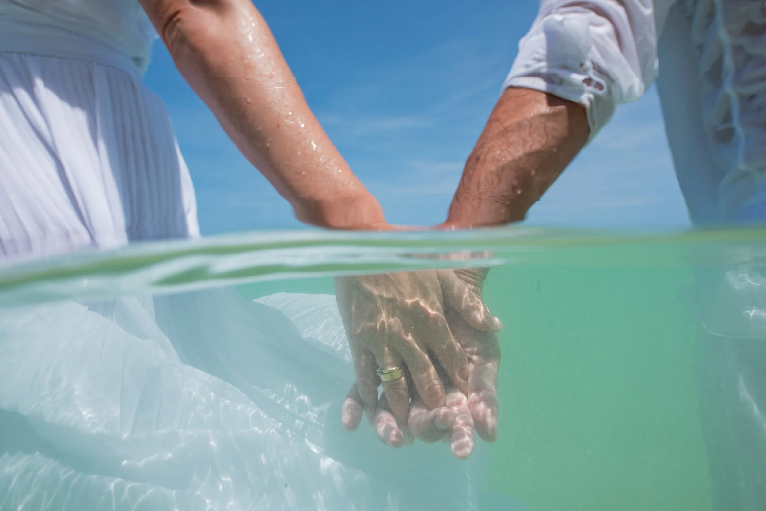 trash-the-dress-wedding-photography-photographer-underwater-mauritius-island-beach-pool-17.jpg
