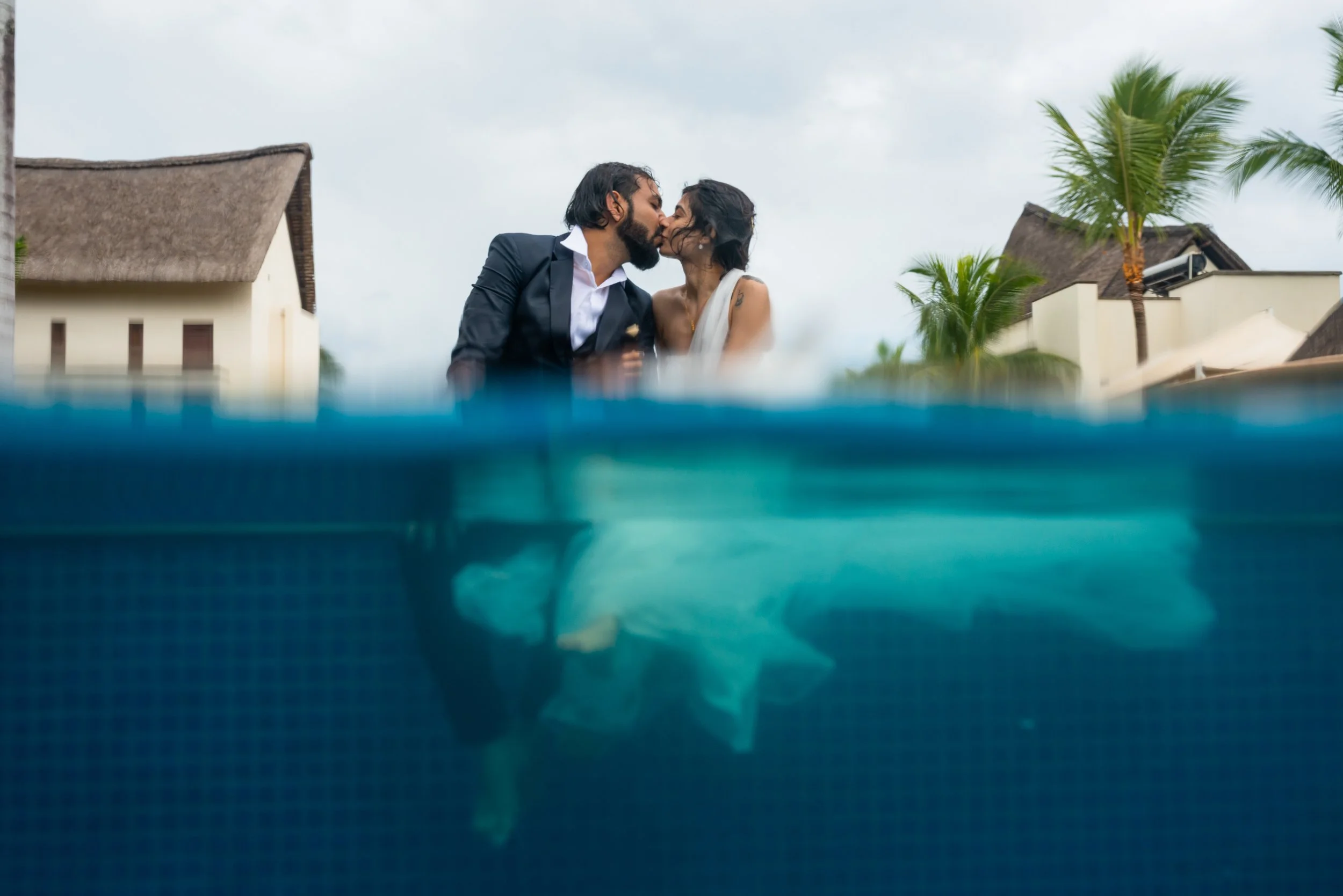 trash-the-dress-wedding-photography-photographer-underwater-mauritius-island-beach-pool-12.jpg
