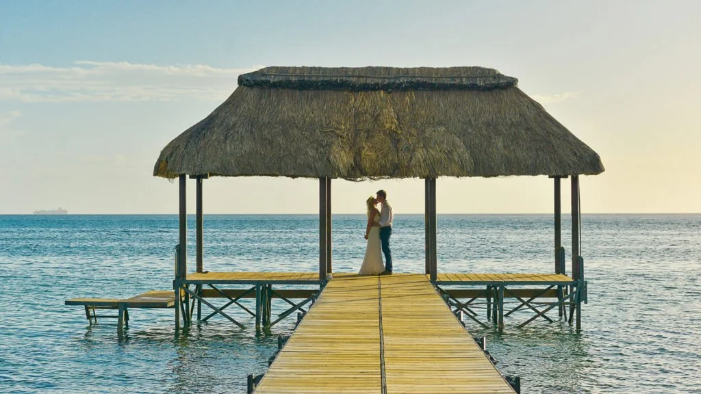 mauritius-beach-wedding-photographer-bride-groom-02.jpg