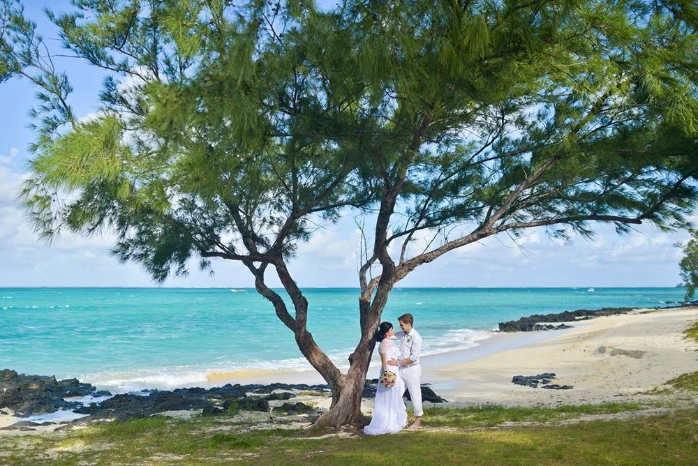 mauritius-beach-wedding-photographer-bride-groom-08.jpeg