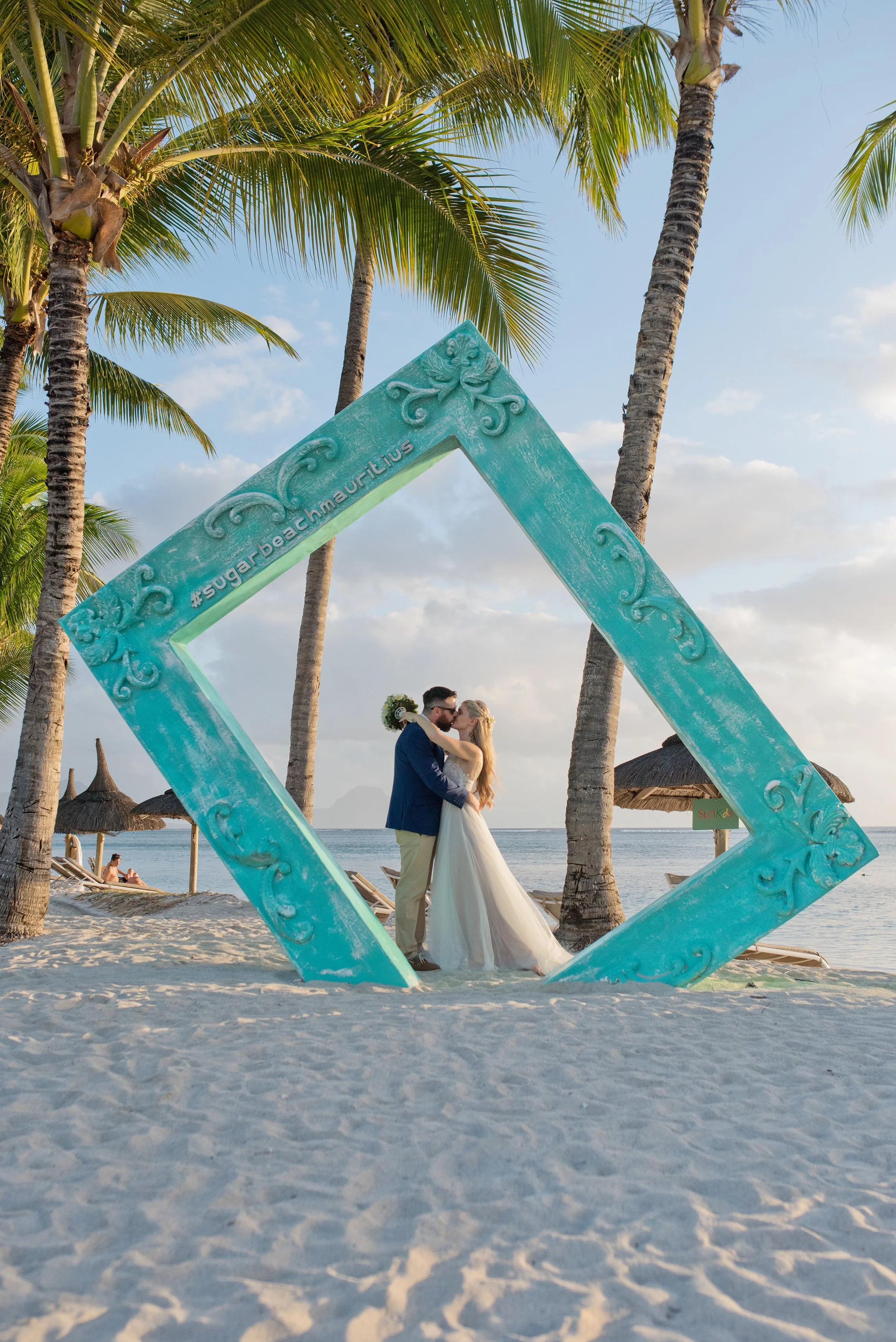 mauritius-beach-wedding-photographer-bride-groom-photo-frame.jpg