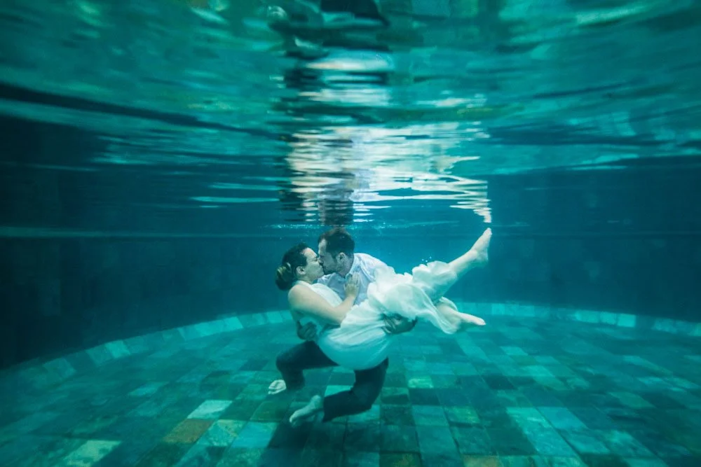 best-trash-the-dress-underwater-wedding-photography-photographer-mauritius-backlight-studios-wedding-couple-pool.jpeg