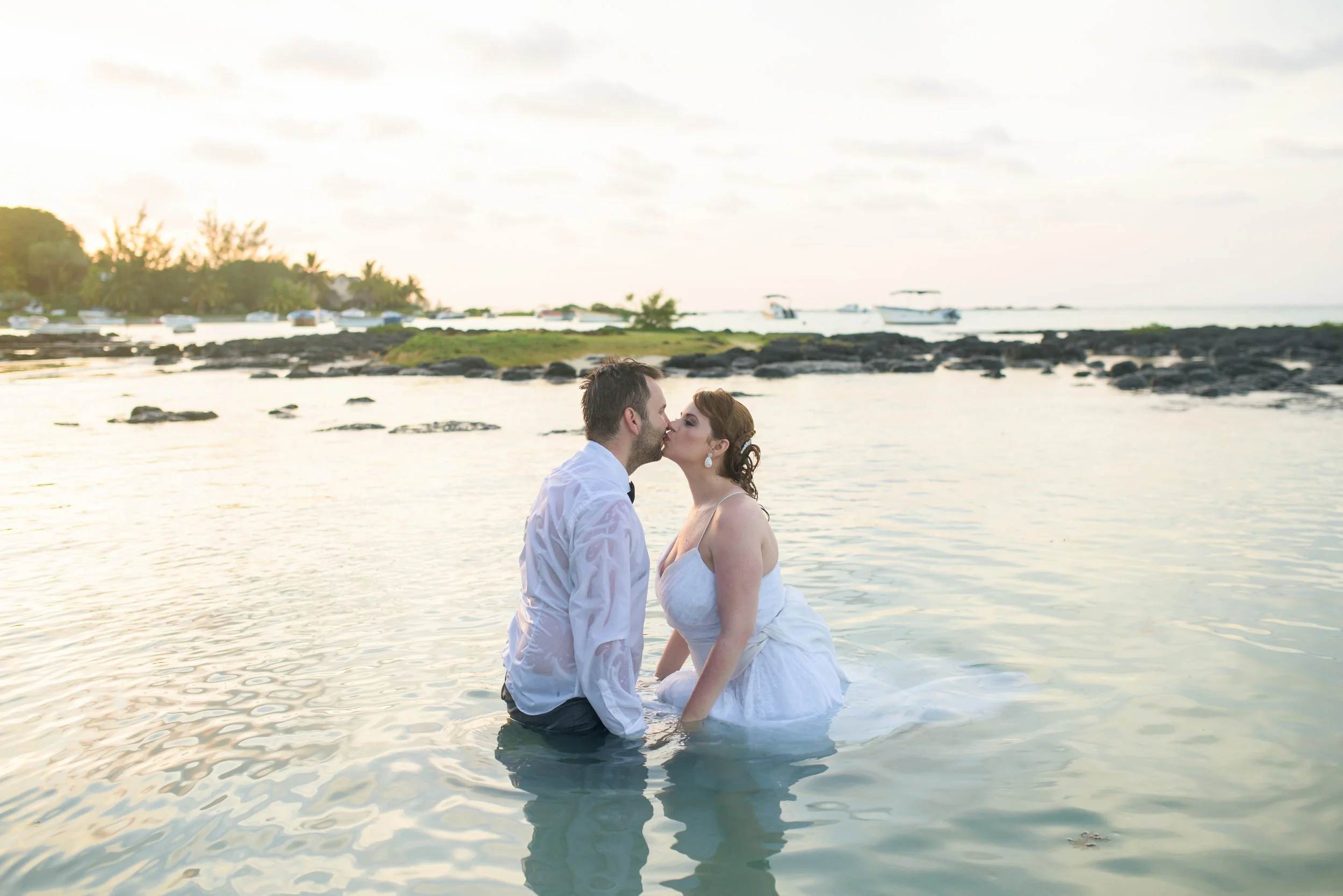 trash-the-dress-wedding-photography-photographer-underwater-mauritius-island-beach-pool-36.jpg