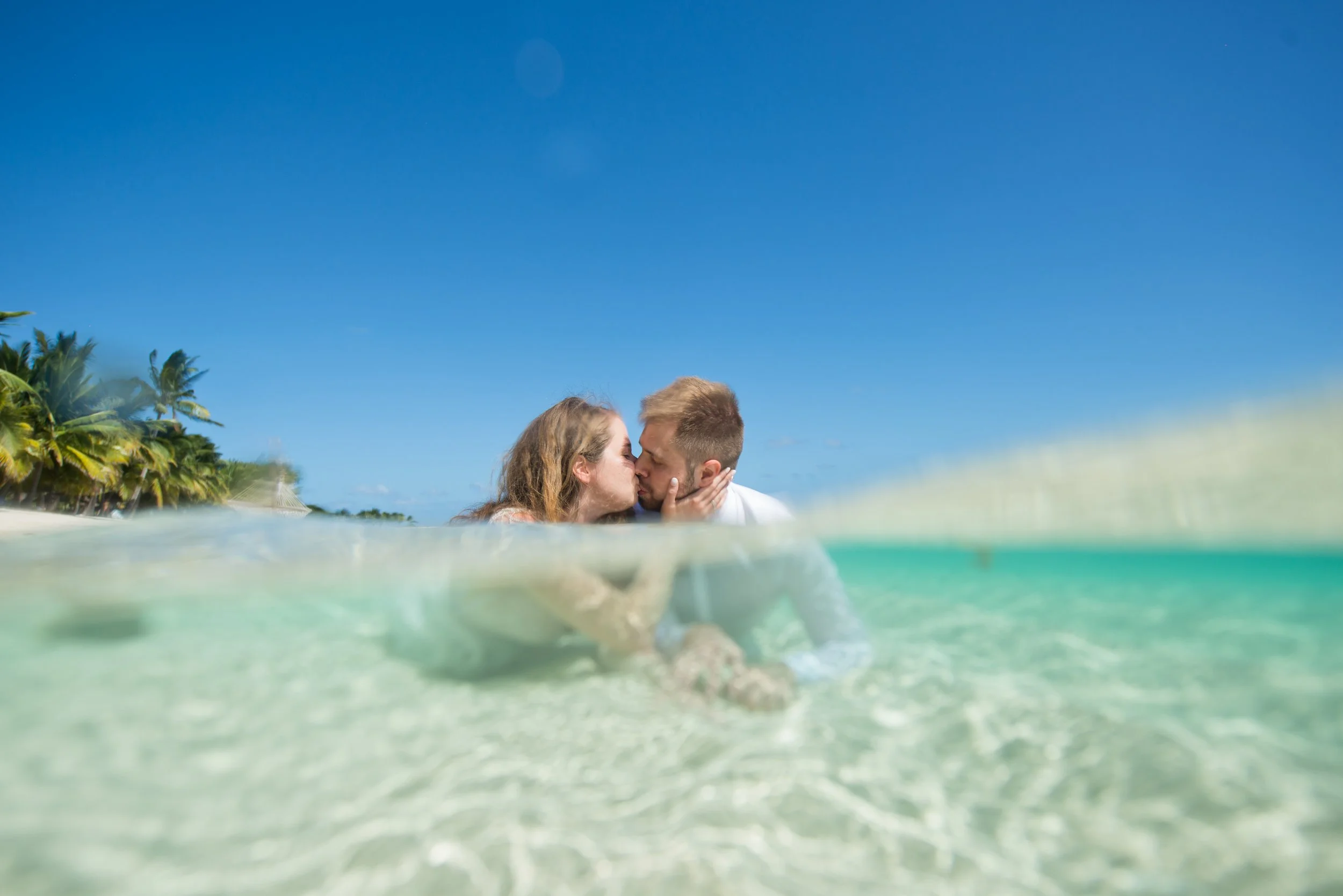 trash-the-dress-wedding-photography-photographer-underwater-mauritius-island-beach-pool-29.jpg